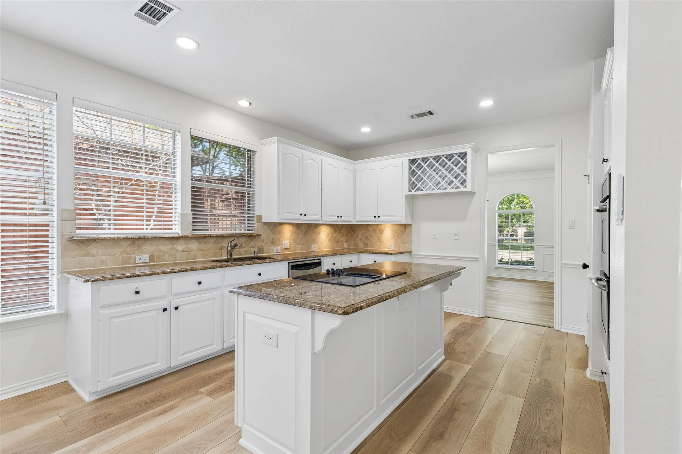 Single Family Residence For Sale in Dallas County , 849 Shorewood Drive, Coppell, Texas 75019, 5 Bedroom, 4 Bathroom, 2 Garage spaces, 3,487 Sqft, built in 1993, mls#21370874, Real Estate Agent in Coppell, Homes For Sale in Dallas county, Homes For Sale in Coppell, Realtor in Coppell Texas, Real Estate Brokerage Independent Realty Texas, Luminita Cordes Realtor
