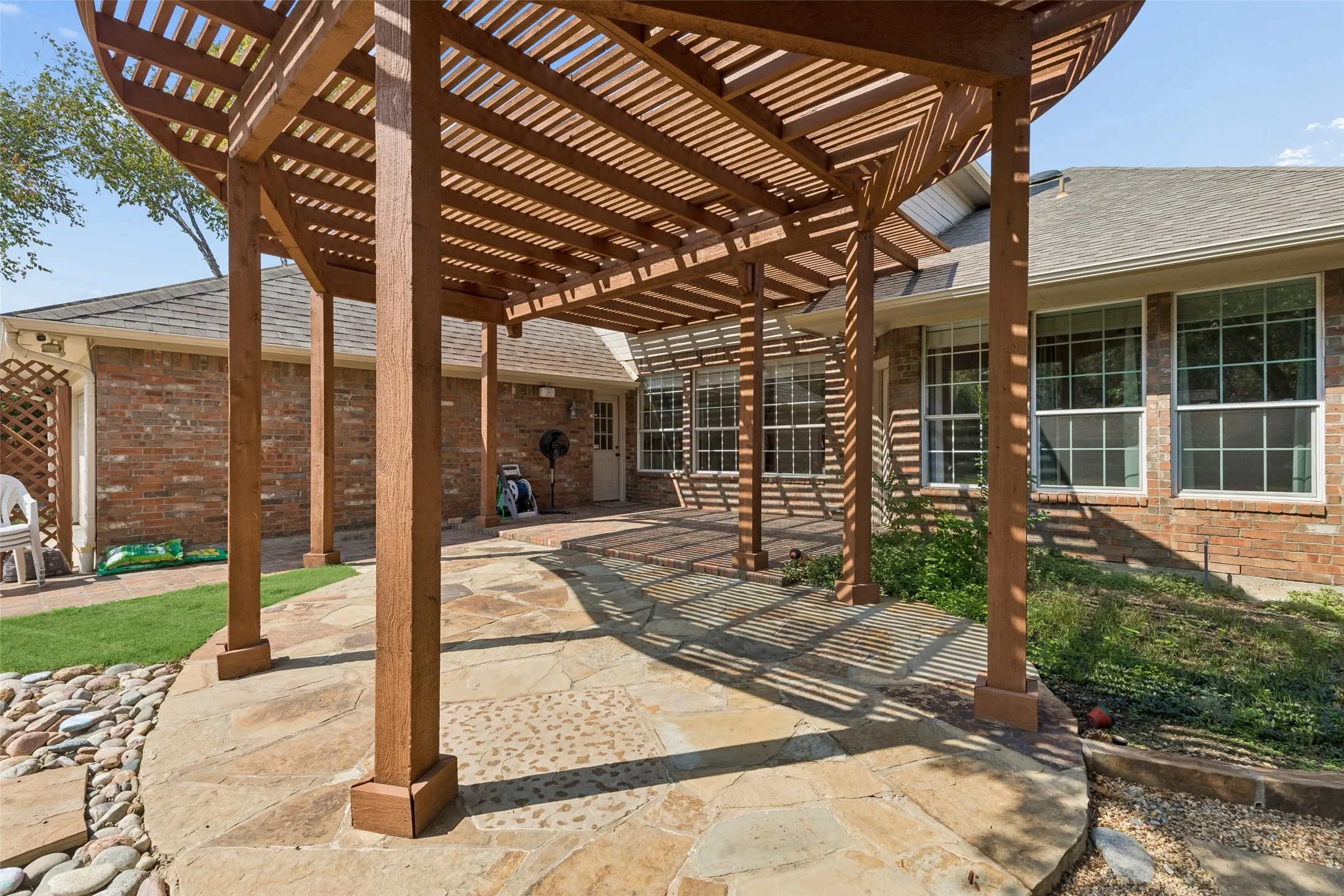 Single Family Residence For Sale in Dallas County , 849 Shorewood Drive, Coppell, Texas 75019, 5 Bedroom, 4 Bathroom, 2 Garage spaces, 3,487 Sqft, built in 1993, mls#21370874, Real Estate Agent in Coppell, Homes For Sale in Dallas county, Homes For Sale in Coppell, Realtor in Coppell Texas, Real Estate Brokerage Independent Realty Texas, Luminita Cordes Realtor