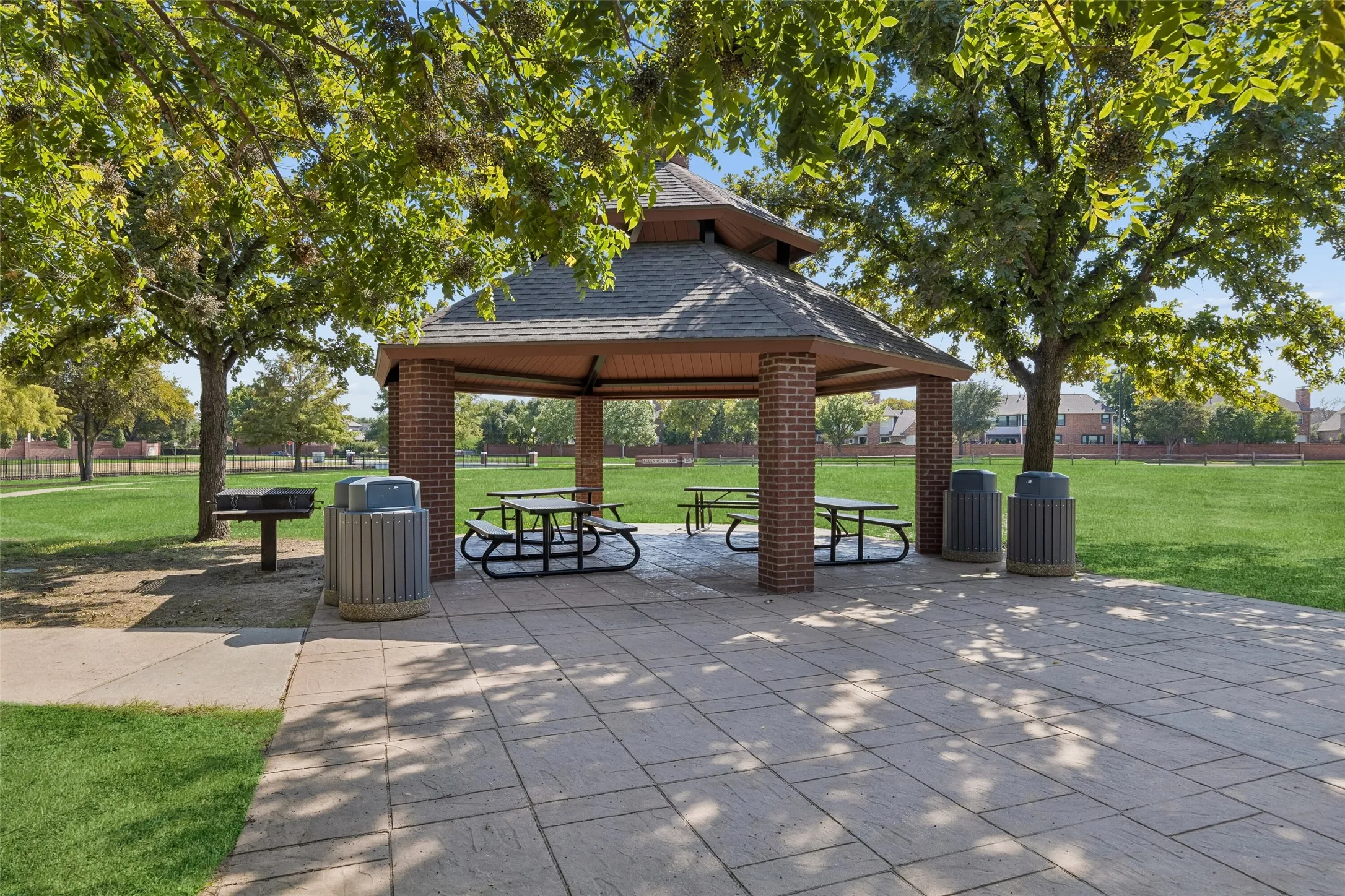 Single Family Residence For Sale in Dallas County , 849 Shorewood Drive, Coppell, Texas 75019, 5 Bedroom, 4 Bathroom, 2 Garage spaces, 3,487 Sqft, built in 1993, mls#21370874, Real Estate Agent in Coppell, Homes For Sale in Dallas county, Homes For Sale in Coppell, Realtor in Coppell Texas, Real Estate Brokerage Independent Realty Texas, Luminita Cordes Realtor