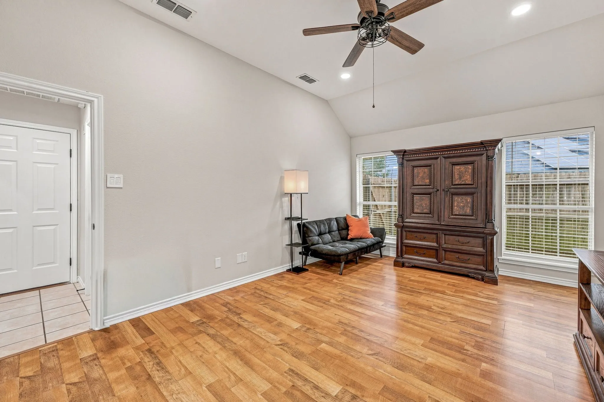 Single Family Residence For Sale in Erath County , 1422 Glenwood Drive, Stephenville, Texas 76401, 4 Bedroom, 2 Bathroom, 2 Garage spaces, 2,046 Sqft, built in 2003, mls#21370919, Real Estate Agent in Stephenville, Homes For Sale in Erath county, Homes For Sale in Stephenville, Realtor in Stephenville Texas, Real Estate Brokerage Independent Realty Texas, Luminita Cordes Realtor