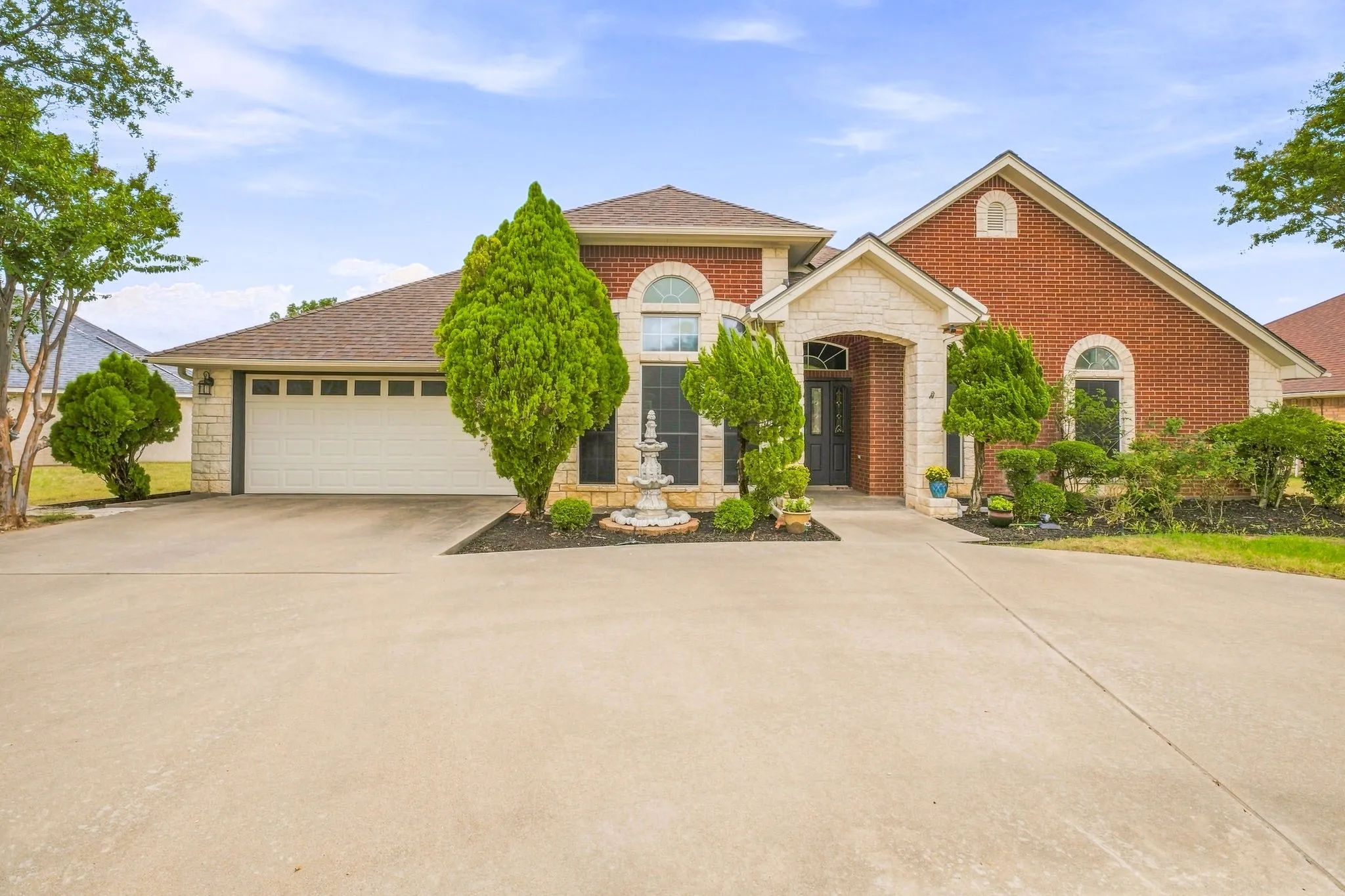 Single Family Residence For Sale in Erath County , 1422 Glenwood Drive, Stephenville, Texas 76401, 4 Bedroom, 2 Bathroom, 2 Garage spaces, 2,046 Sqft, built in 2003, mls#21370919, Real Estate Agent in Stephenville, Homes For Sale in Erath county, Homes For Sale in Stephenville, Realtor in Stephenville Texas, Real Estate Brokerage Independent Realty Texas, Luminita Cordes Realtor