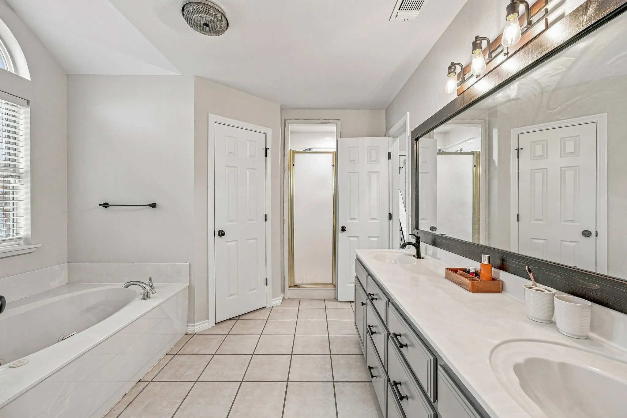 Single Family Residence For Sale in Erath County , 1422 Glenwood Drive, Stephenville, Texas 76401, 4 Bedroom, 2 Bathroom, 2 Garage spaces, 2,046 Sqft, built in 2003, mls#21370919, Real Estate Agent in Stephenville, Homes For Sale in Erath county, Homes For Sale in Stephenville, Realtor in Stephenville Texas, Real Estate Brokerage Independent Realty Texas, Luminita Cordes Realtor