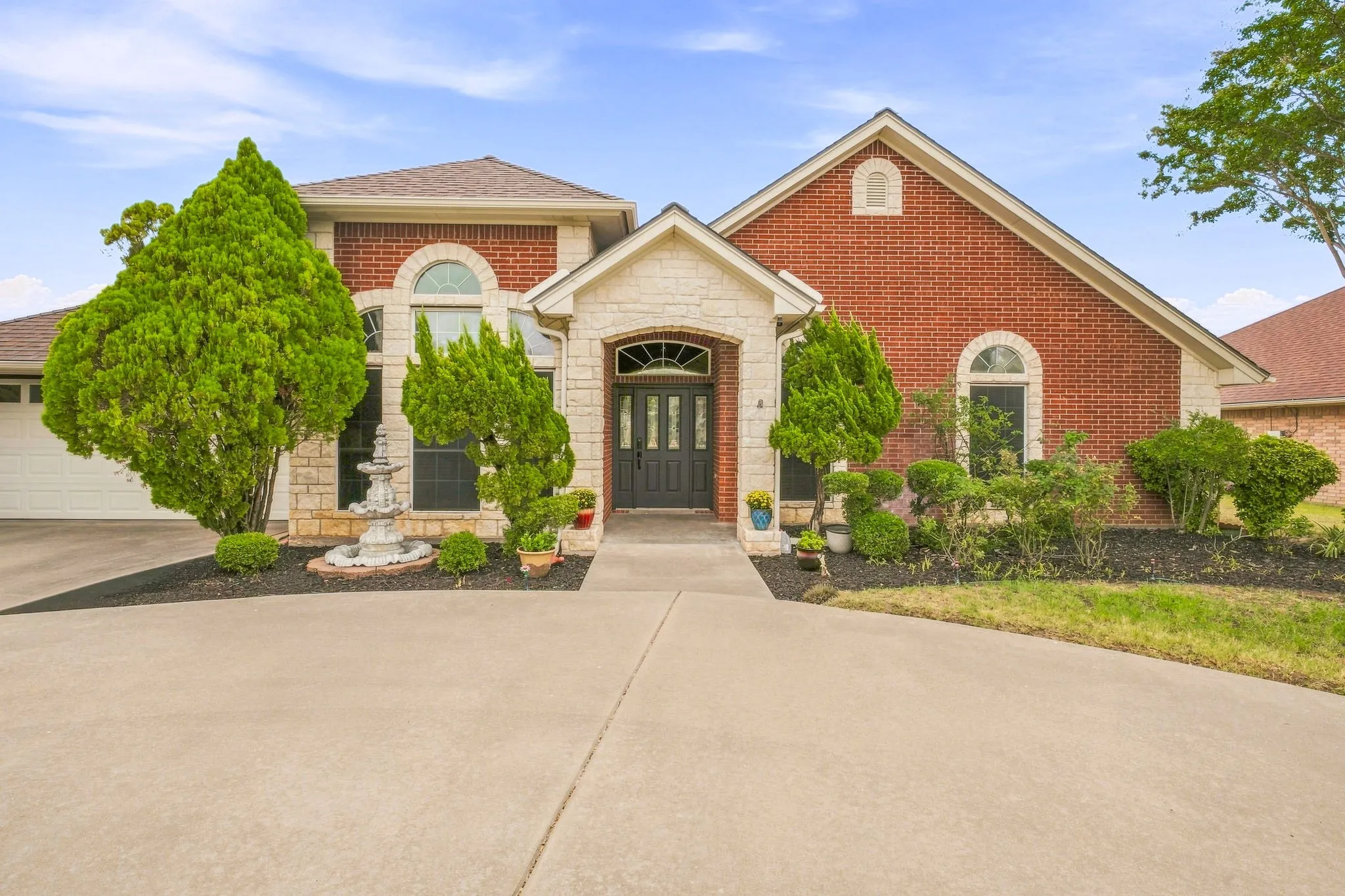Single Family Residence For Sale in Erath County , 1422 Glenwood Drive, Stephenville, Texas 76401, 4 Bedroom, 2 Bathroom, 2 Garage spaces, 2,046 Sqft, built in 2003, mls#21370919, Real Estate Agent in Stephenville, Homes For Sale in Erath county, Homes For Sale in Stephenville, Realtor in Stephenville Texas, Real Estate Brokerage Independent Realty Texas, Luminita Cordes Realtor