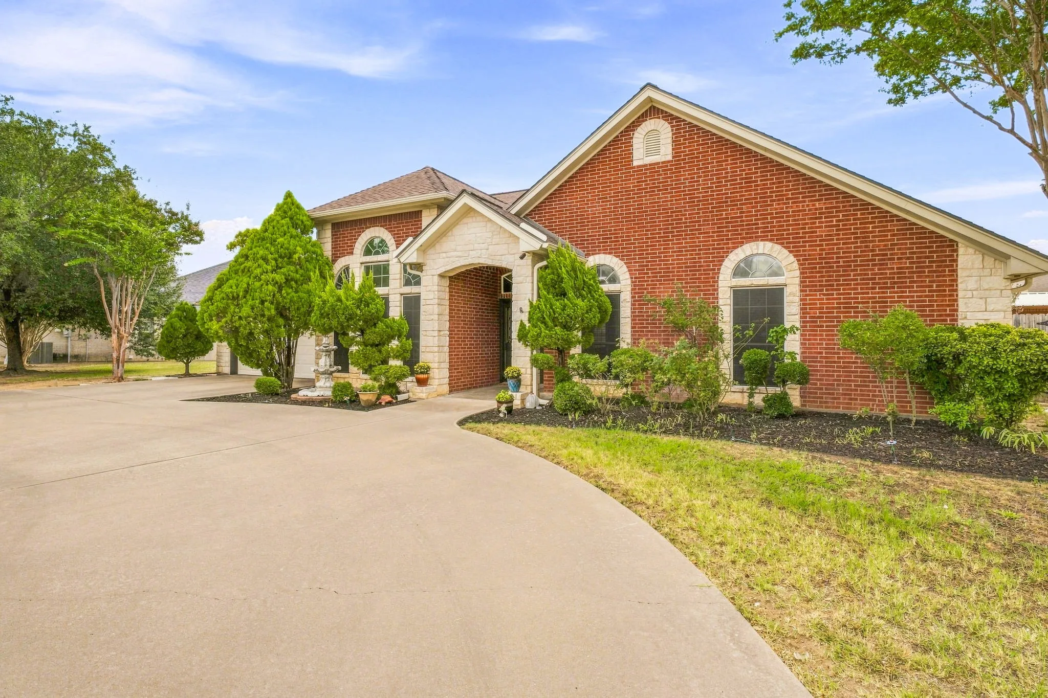Single Family Residence For Sale in Erath County , 1422 Glenwood Drive, Stephenville, Texas 76401, 4 Bedroom, 2 Bathroom, 2 Garage spaces, 2,046 Sqft, built in 2003, mls#21370919, Real Estate Agent in Stephenville, Homes For Sale in Erath county, Homes For Sale in Stephenville, Realtor in Stephenville Texas, Real Estate Brokerage Independent Realty Texas, Luminita Cordes Realtor