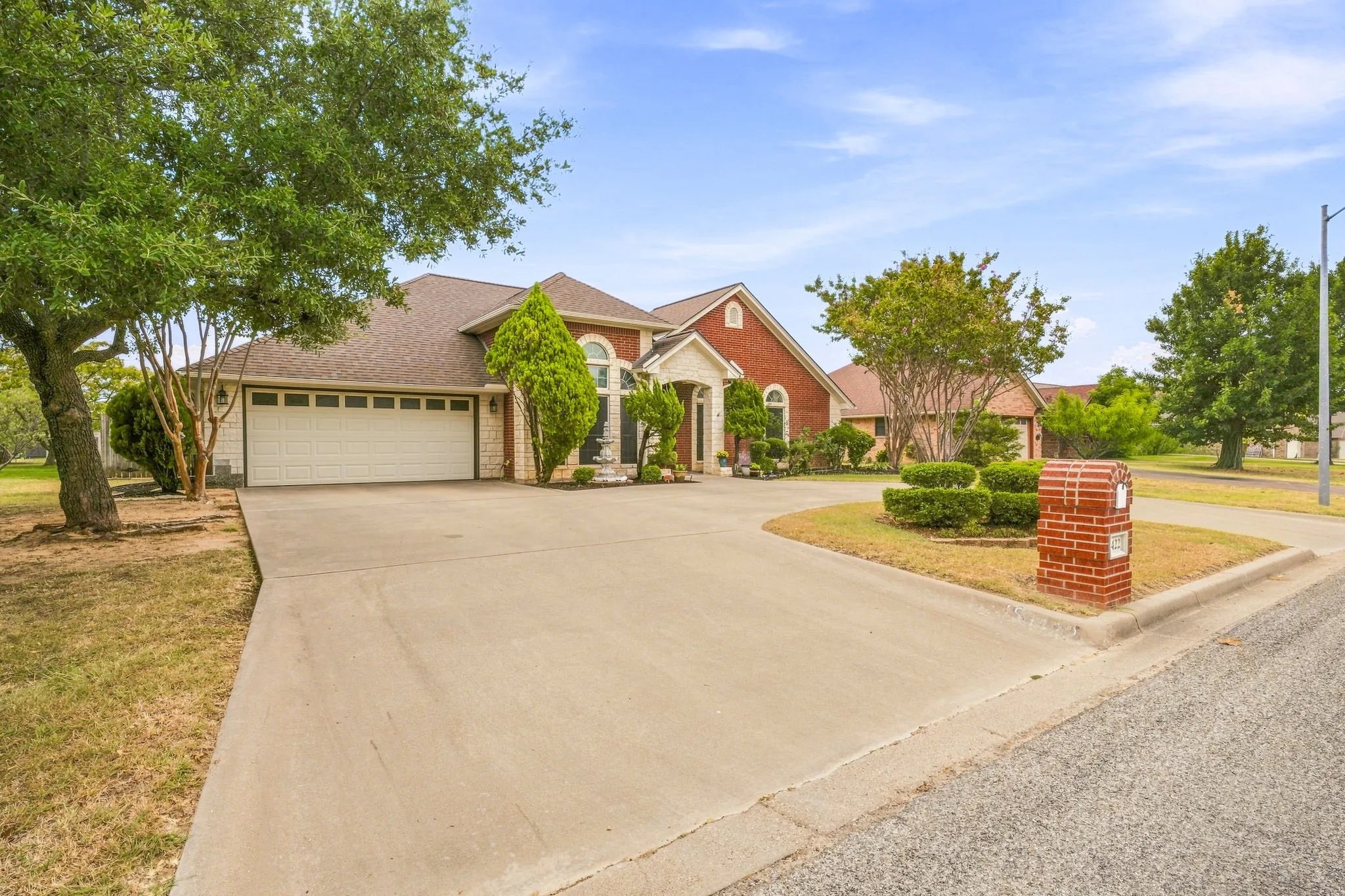 Single Family Residence For Sale in Erath County , 1422 Glenwood Drive, Stephenville, Texas 76401, 4 Bedroom, 2 Bathroom, 2 Garage spaces, 2,046 Sqft, built in 2003, mls#21370919, Real Estate Agent in Stephenville, Homes For Sale in Erath county, Homes For Sale in Stephenville, Realtor in Stephenville Texas, Real Estate Brokerage Independent Realty Texas, Luminita Cordes Realtor