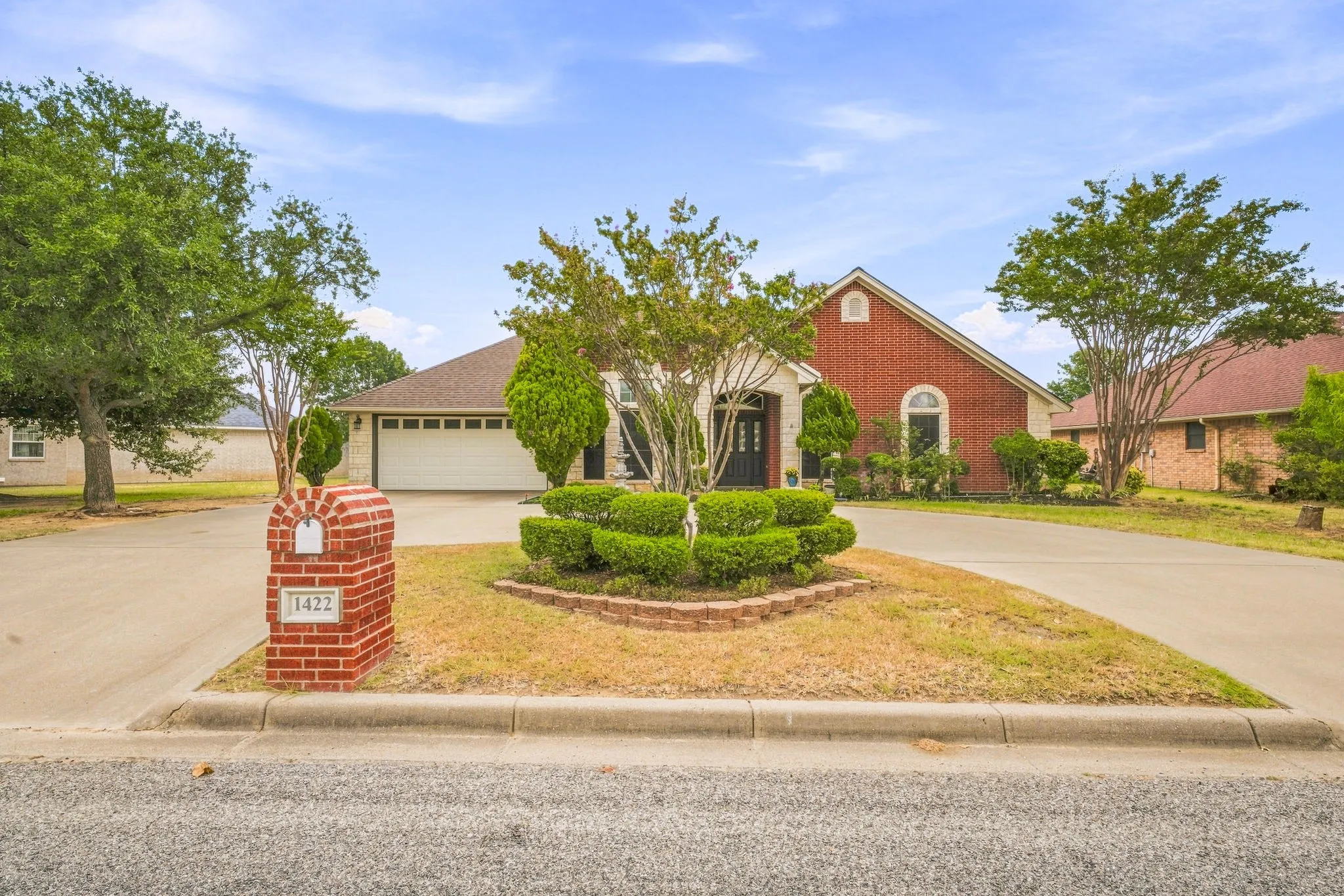 Single Family Residence For Sale in Erath County , 1422 Glenwood Drive, Stephenville, Texas 76401, 4 Bedroom, 2 Bathroom, 2 Garage spaces, 2,046 Sqft, built in 2003, mls#21370919, Real Estate Agent in Stephenville, Homes For Sale in Erath county, Homes For Sale in Stephenville, Realtor in Stephenville Texas, Real Estate Brokerage Independent Realty Texas, Luminita Cordes Realtor