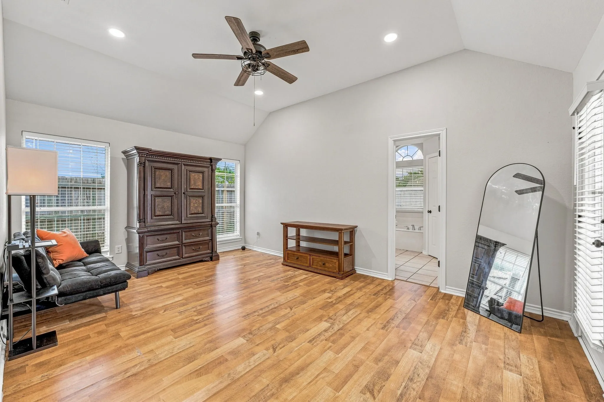 Single Family Residence For Sale in Erath County , 1422 Glenwood Drive, Stephenville, Texas 76401, 4 Bedroom, 2 Bathroom, 2 Garage spaces, 2,046 Sqft, built in 2003, mls#21370919, Real Estate Agent in Stephenville, Homes For Sale in Erath county, Homes For Sale in Stephenville, Realtor in Stephenville Texas, Real Estate Brokerage Independent Realty Texas, Luminita Cordes Realtor