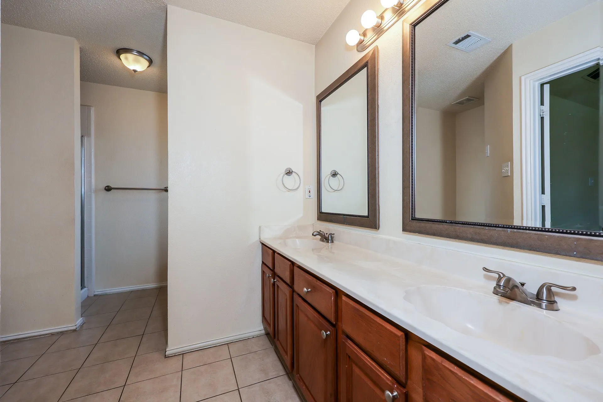 Single Family Residence For Rent in Tarrant County , 1909 Saint Nevis Drive, Mansfield, Texas 76063, 4 Bedroom, 2 Bathroom, 2 Garage spaces, 1,792 Sqft, built in 2001, mls#21371201, Real Estate Agent in Mansfield, Homes For Rent in Tarrant county, Homes For Rent in Mansfield, Realtor in Mansfield Texas, Real Estate Brokerage Independent Realty Texas, Luminita Cordes Realtor