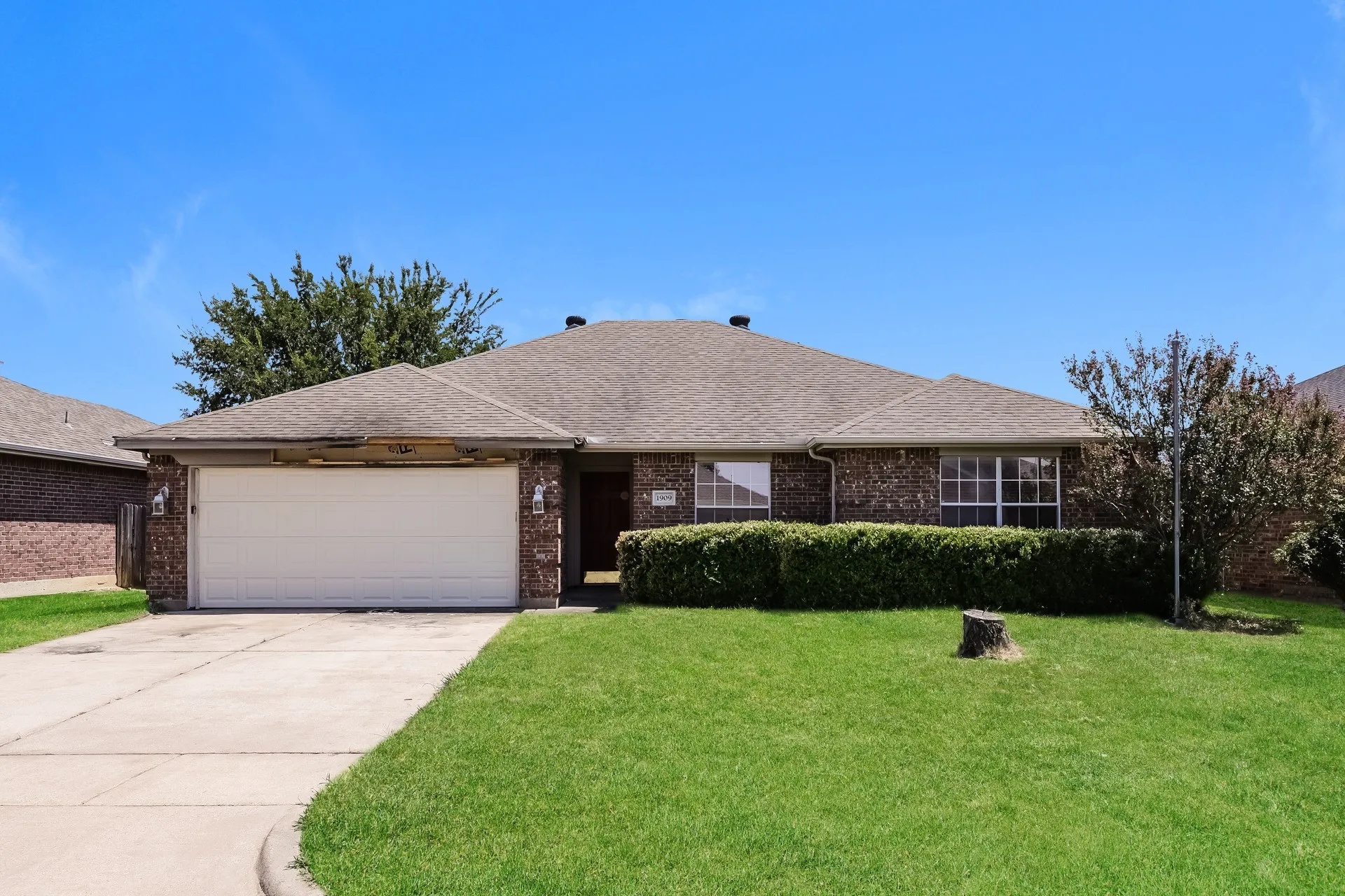 Single Family Residence For Rent in Tarrant County , 1909 Saint Nevis Drive, Mansfield, Texas 76063, 4 Bedroom, 2 Bathroom, 2 Garage spaces, 1,792 Sqft, built in 2001, mls#21371201, Real Estate Agent in Mansfield, Homes For Rent in Tarrant county, Homes For Rent in Mansfield, Realtor in Mansfield Texas, Real Estate Brokerage Independent Realty Texas, Luminita Cordes Realtor