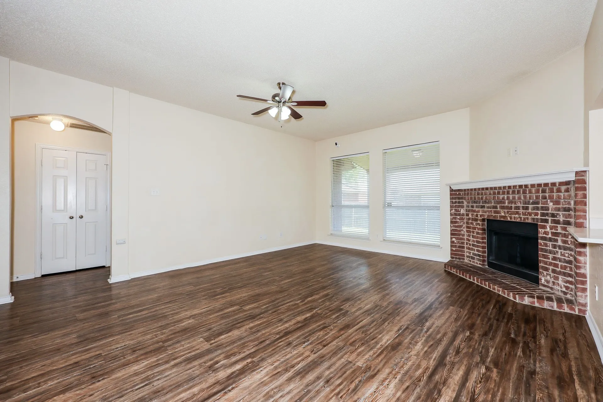 Single Family Residence For Rent in Tarrant County , 1909 Saint Nevis Drive, Mansfield, Texas 76063, 4 Bedroom, 2 Bathroom, 2 Garage spaces, 1,792 Sqft, built in 2001, mls#21371201, Real Estate Agent in Mansfield, Homes For Rent in Tarrant county, Homes For Rent in Mansfield, Realtor in Mansfield Texas, Real Estate Brokerage Independent Realty Texas, Luminita Cordes Realtor