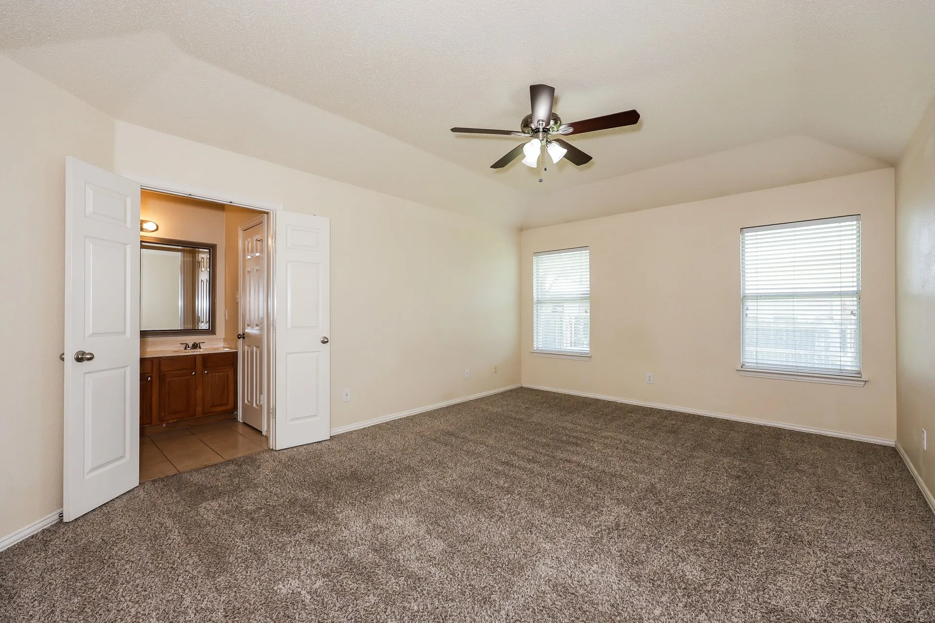 Single Family Residence For Rent in Tarrant County , 1909 Saint Nevis Drive, Mansfield, Texas 76063, 4 Bedroom, 2 Bathroom, 2 Garage spaces, 1,792 Sqft, built in 2001, mls#21371201, Real Estate Agent in Mansfield, Homes For Rent in Tarrant county, Homes For Rent in Mansfield, Realtor in Mansfield Texas, Real Estate Brokerage Independent Realty Texas, Luminita Cordes Realtor