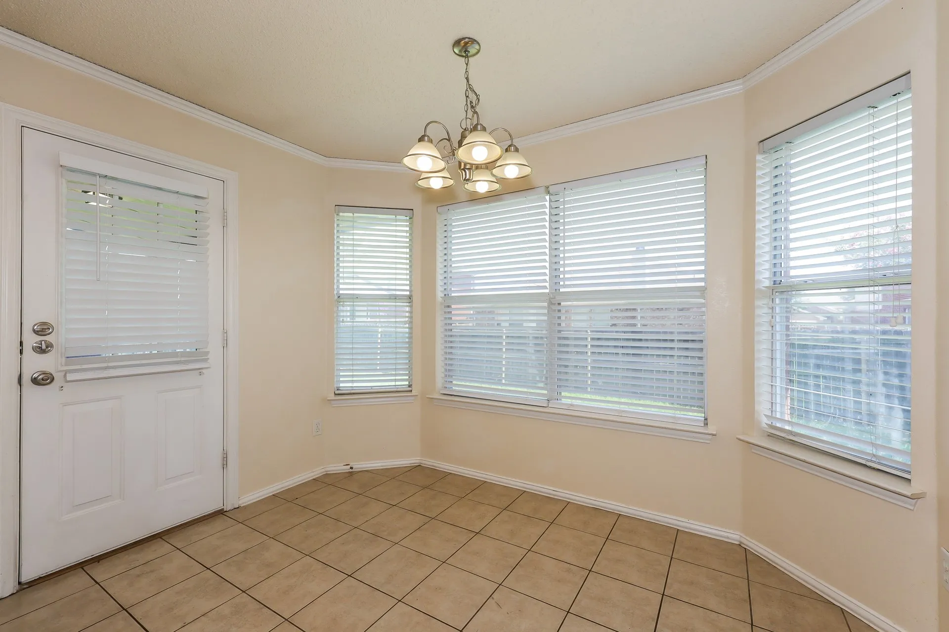 Single Family Residence For Rent in Tarrant County , 1909 Saint Nevis Drive, Mansfield, Texas 76063, 4 Bedroom, 2 Bathroom, 2 Garage spaces, 1,792 Sqft, built in 2001, mls#21371201, Real Estate Agent in Mansfield, Homes For Rent in Tarrant county, Homes For Rent in Mansfield, Realtor in Mansfield Texas, Real Estate Brokerage Independent Realty Texas, Luminita Cordes Realtor