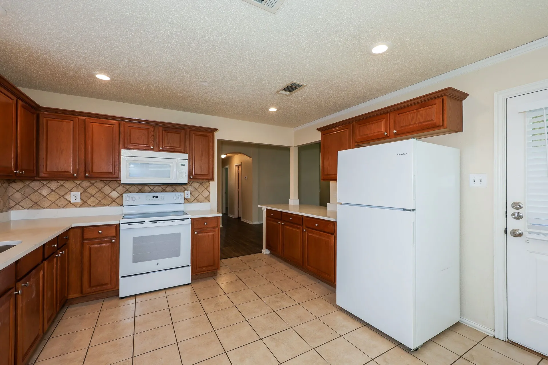 Single Family Residence For Rent in Tarrant County , 1909 Saint Nevis Drive, Mansfield, Texas 76063, 4 Bedroom, 2 Bathroom, 2 Garage spaces, 1,792 Sqft, built in 2001, mls#21371201, Real Estate Agent in Mansfield, Homes For Rent in Tarrant county, Homes For Rent in Mansfield, Realtor in Mansfield Texas, Real Estate Brokerage Independent Realty Texas, Luminita Cordes Realtor