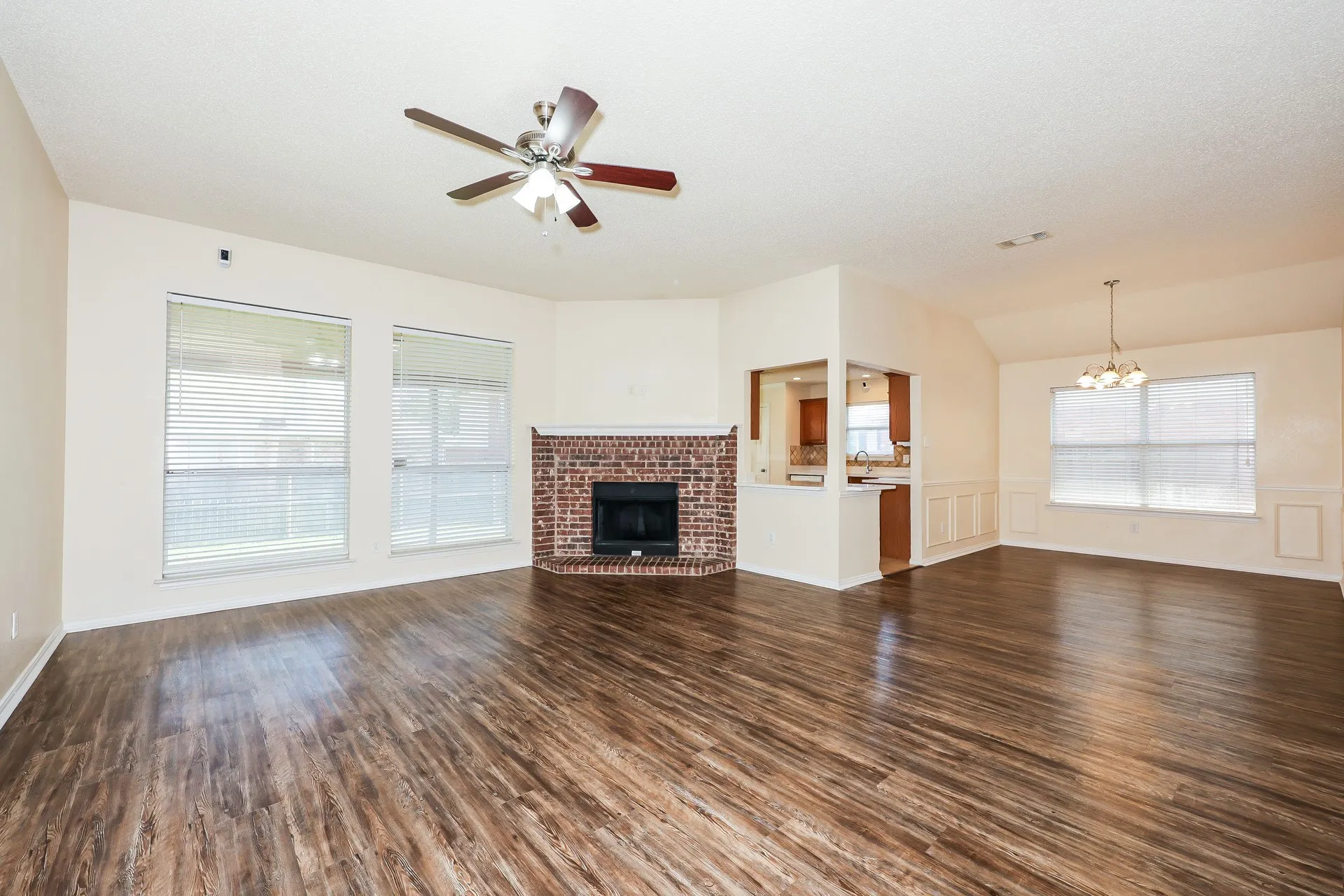Single Family Residence For Rent in Tarrant County , 1909 Saint Nevis Drive, Mansfield, Texas 76063, 4 Bedroom, 2 Bathroom, 2 Garage spaces, 1,792 Sqft, built in 2001, mls#21371201, Real Estate Agent in Mansfield, Homes For Rent in Tarrant county, Homes For Rent in Mansfield, Realtor in Mansfield Texas, Real Estate Brokerage Independent Realty Texas, Luminita Cordes Realtor