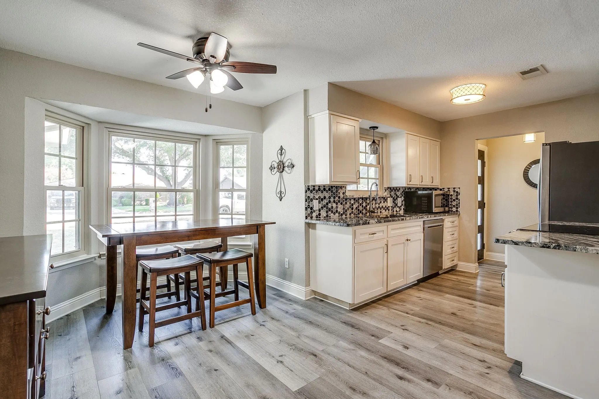 Single Family Residence For Sale in Tarrant County , 1304 Augusta Road, Benbrook, Texas 76126, 3 Bedroom, 2 Bathroom, 2 Garage spaces, 1,266 Sqft, built in 1978, mls#21364916, Real Estate Agent in Benbrook, Homes For Sale in Tarrant county, Homes For Sale in Benbrook, Realtor in Benbrook Texas, Real Estate Brokerage Independent Realty Texas, Luminita Cordes Realtor