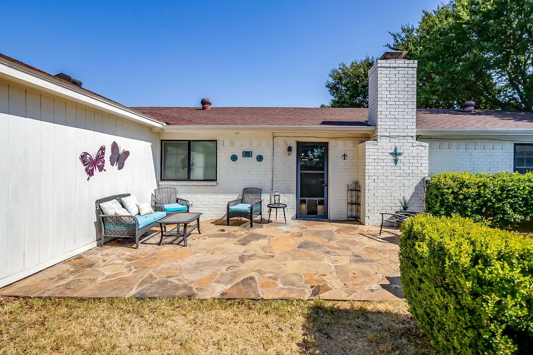 Single Family Residence For Sale in Tarrant County , 1304 Augusta Road, Benbrook, Texas 76126, 3 Bedroom, 2 Bathroom, 2 Garage spaces, 1,266 Sqft, built in 1978, mls#21364916, Real Estate Agent in Benbrook, Homes For Sale in Tarrant county, Homes For Sale in Benbrook, Realtor in Benbrook Texas, Real Estate Brokerage Independent Realty Texas, Luminita Cordes Realtor