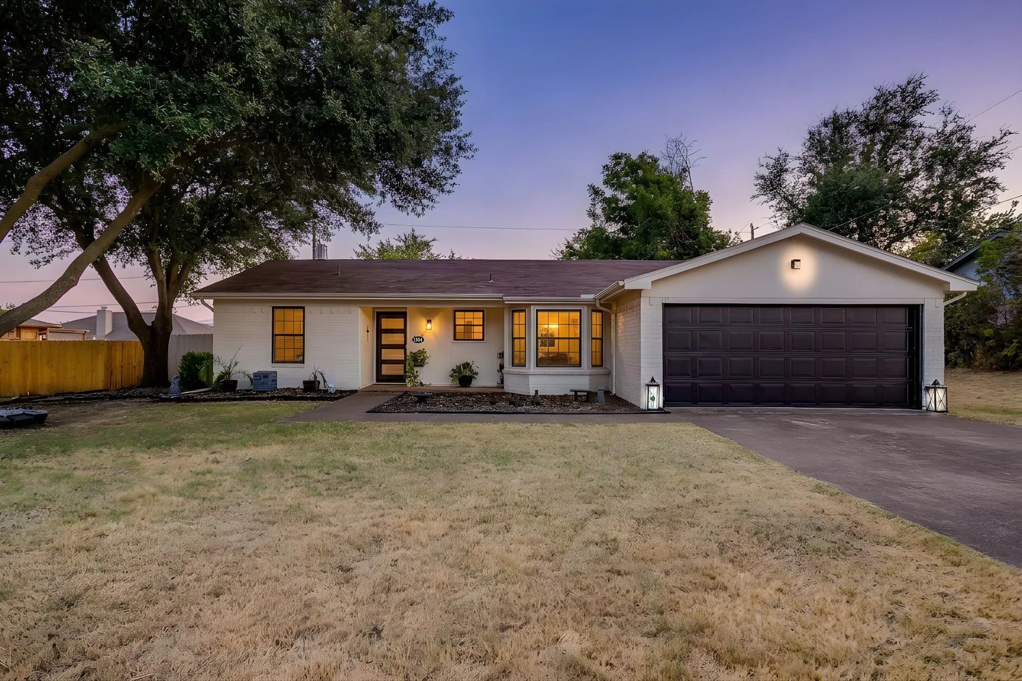 Single Family Residence For Sale in Tarrant County , 1304 Augusta Road, Benbrook, Texas 76126, 3 Bedroom, 2 Bathroom, 2 Garage spaces, 1,266 Sqft, built in 1978, mls#21364916, Real Estate Agent in Benbrook, Homes For Sale in Tarrant county, Homes For Sale in Benbrook, Realtor in Benbrook Texas, Real Estate Brokerage Independent Realty Texas, Luminita Cordes Realtor