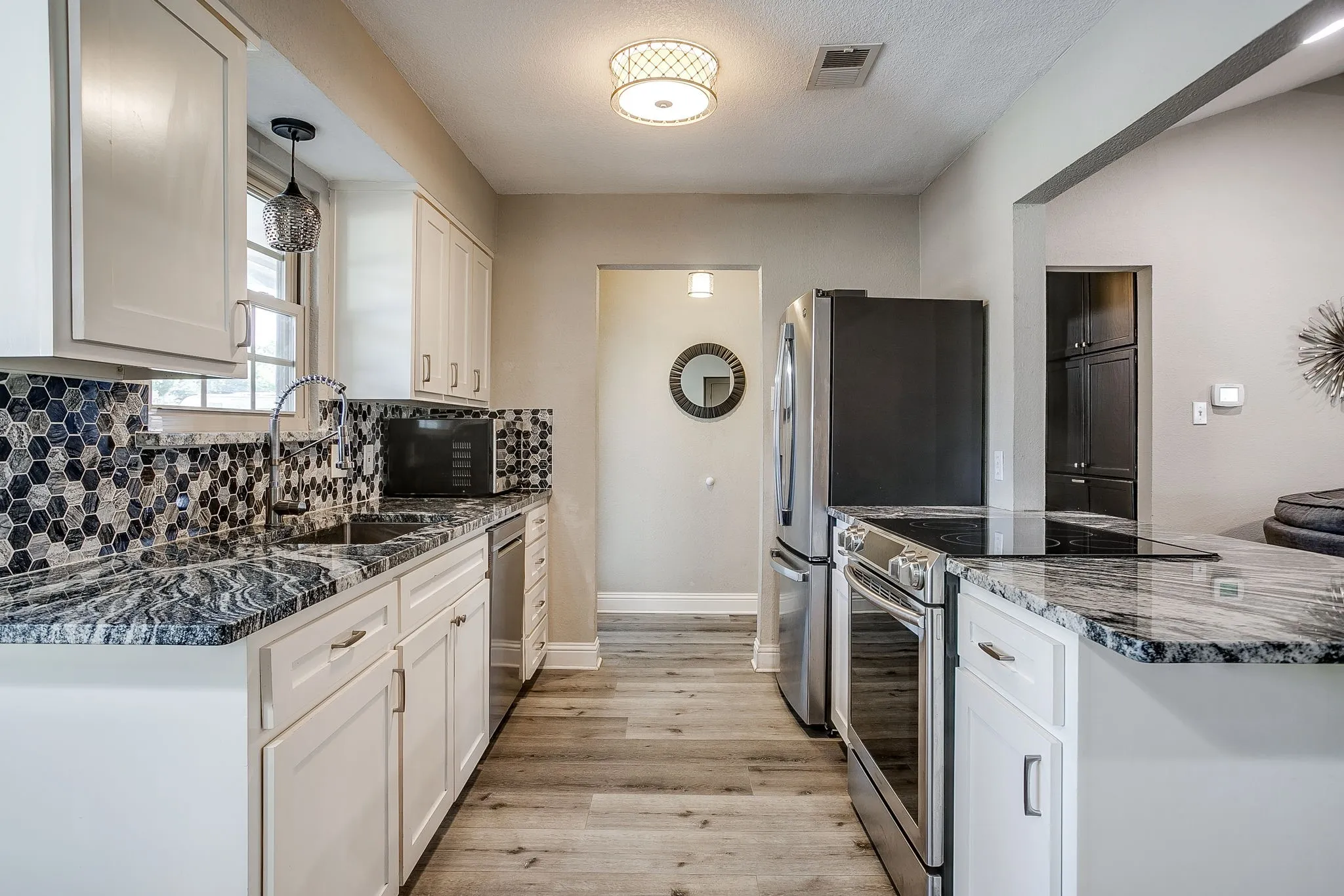 Single Family Residence For Sale in Tarrant County , 1304 Augusta Road, Benbrook, Texas 76126, 3 Bedroom, 2 Bathroom, 2 Garage spaces, 1,266 Sqft, built in 1978, mls#21364916, Real Estate Agent in Benbrook, Homes For Sale in Tarrant county, Homes For Sale in Benbrook, Realtor in Benbrook Texas, Real Estate Brokerage Independent Realty Texas, Luminita Cordes Realtor