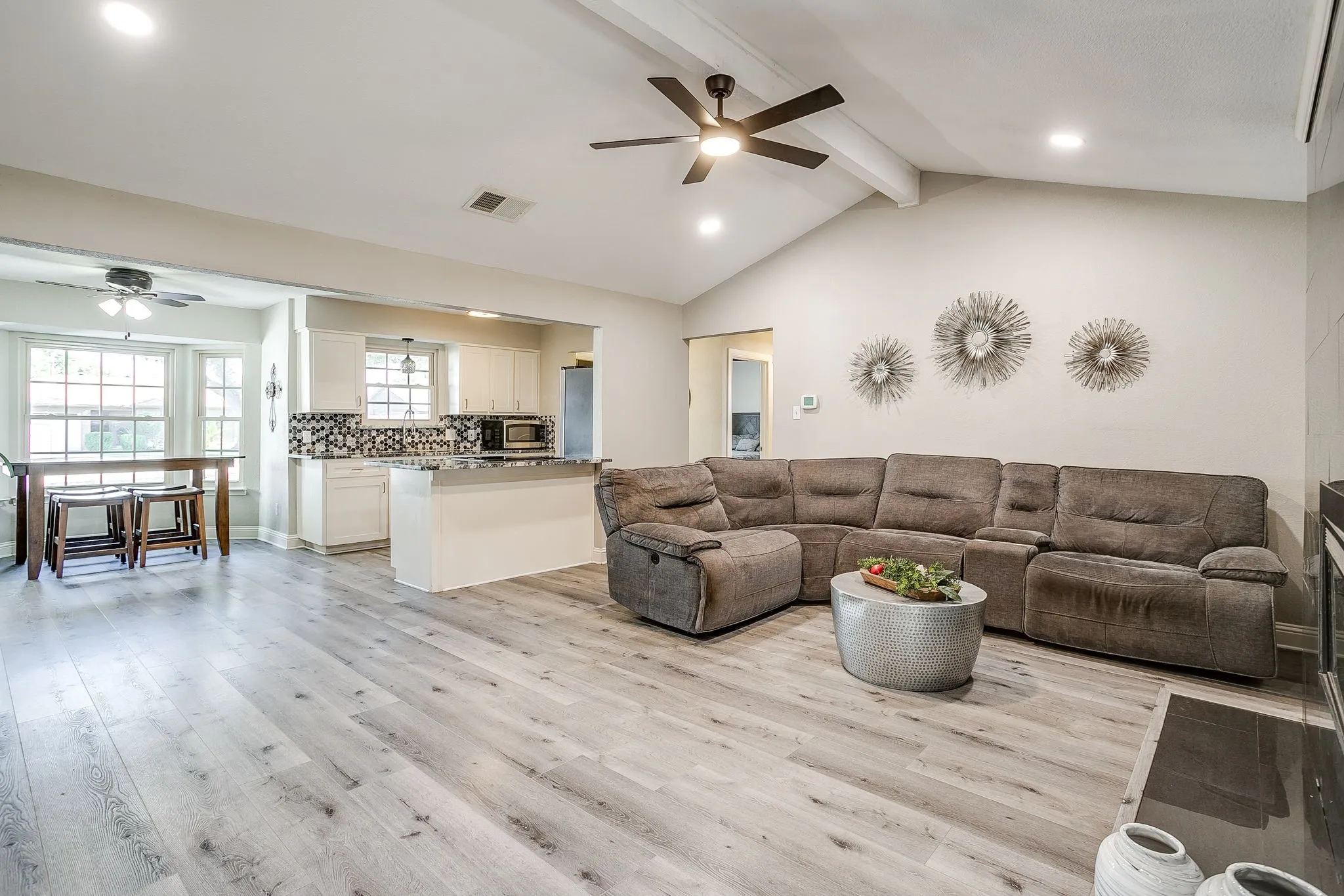 Single Family Residence For Sale in Tarrant County , 1304 Augusta Road, Benbrook, Texas 76126, 3 Bedroom, 2 Bathroom, 2 Garage spaces, 1,266 Sqft, built in 1978, mls#21364916, Real Estate Agent in Benbrook, Homes For Sale in Tarrant county, Homes For Sale in Benbrook, Realtor in Benbrook Texas, Real Estate Brokerage Independent Realty Texas, Luminita Cordes Realtor