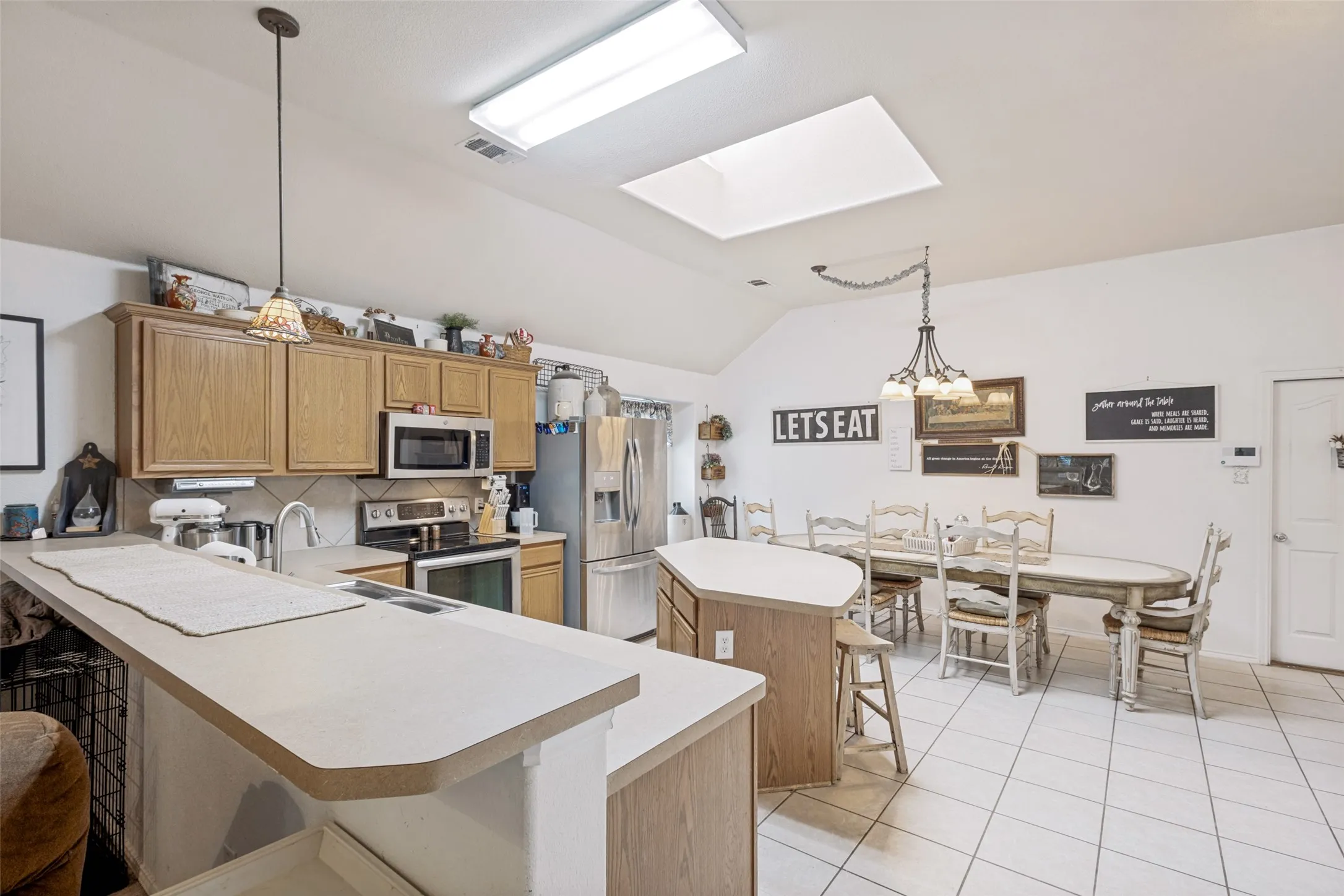 Single Family Residence For Sale in Collin County , 2118 Hanakoa Falls Drive, Anna, Texas 75409, 3 Bedroom, 2 Bathroom, 2 Garage spaces, 1,760 Sqft, built in 2006, mls#21370770, Real Estate Agent in Anna, Homes For Sale in Collin county, Homes For Sale in Anna, Realtor in Anna Texas, Real Estate Brokerage Independent Realty Texas, Luminita Cordes Realtor