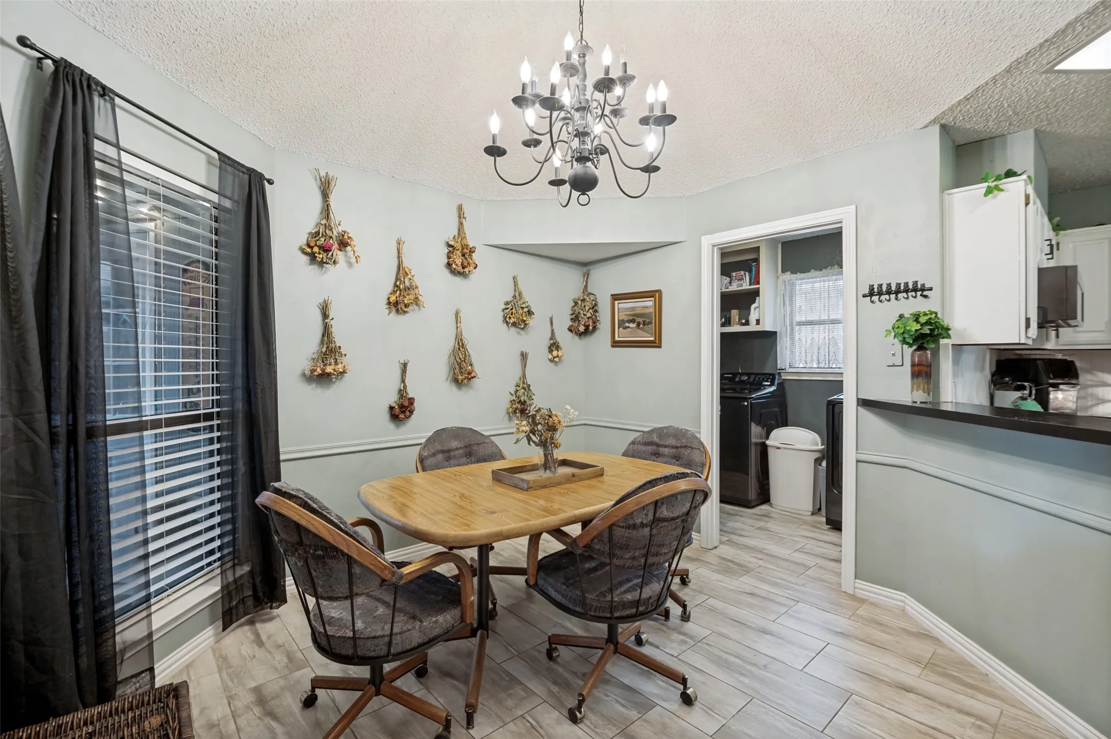 Single Family Residence For Sale in Denton County , 1006 Ridgeview, Carrollton, Texas 75007, 3 Bedroom, 2 Bathroom, 2 Garage spaces, 1,554 Sqft, built in 1983, mls#21358074, Real Estate Agent in Carrollton, Homes For Sale in Denton county, Homes For Sale in Carrollton, Realtor in Carrollton Texas, Real Estate Brokerage Independent Realty Texas, Luminita Cordes Realtor
