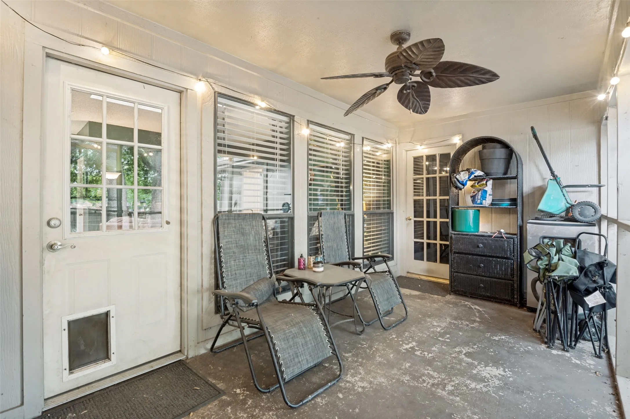 Screened in porch