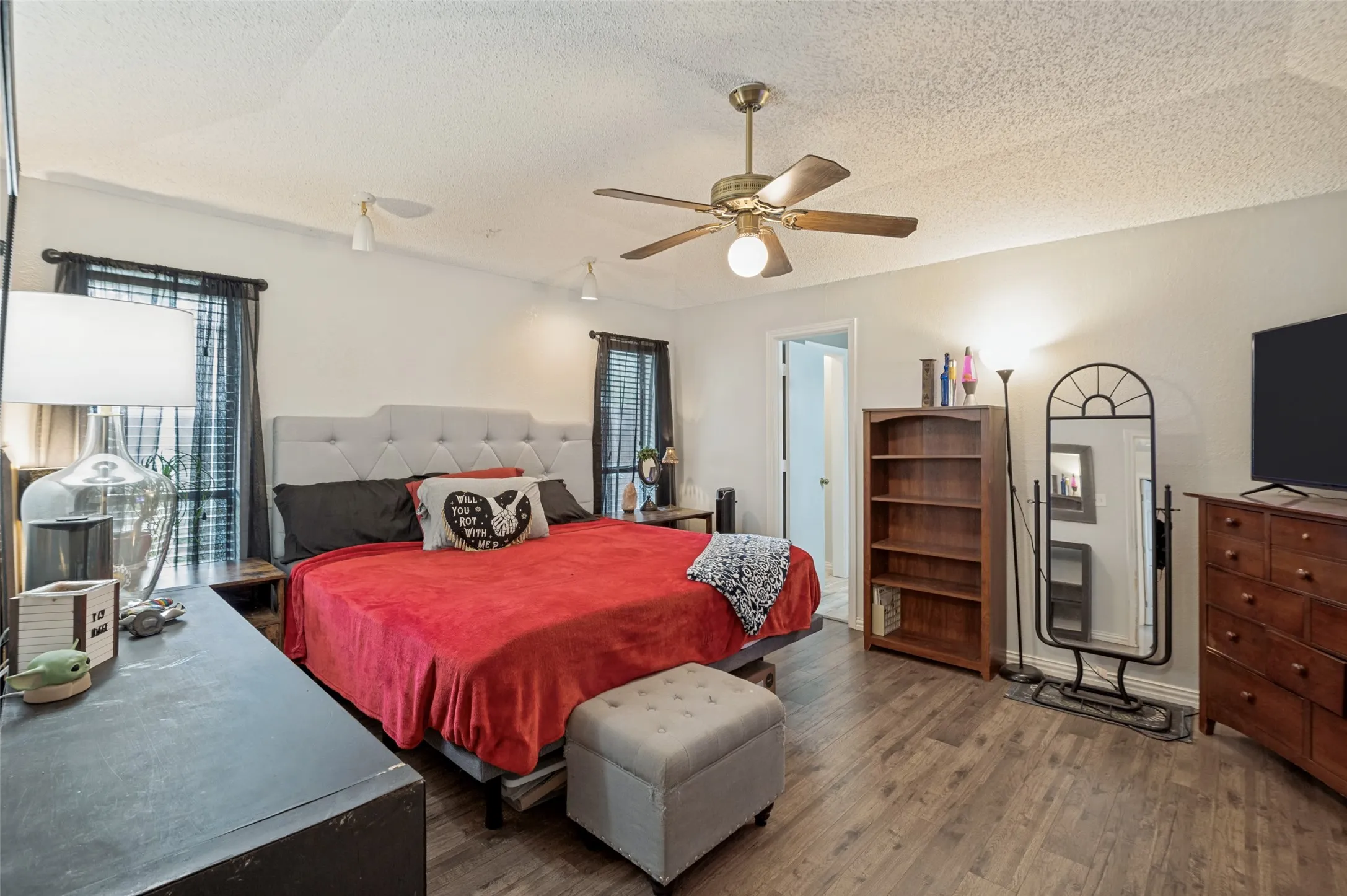 Single Family Residence For Sale in Denton County , 1006 Ridgeview, Carrollton, Texas 75007, 3 Bedroom, 2 Bathroom, 2 Garage spaces, 1,554 Sqft, built in 1983, mls#21358074, Real Estate Agent in Carrollton, Homes For Sale in Denton county, Homes For Sale in Carrollton, Realtor in Carrollton Texas, Real Estate Brokerage Independent Realty Texas, Luminita Cordes Realtor