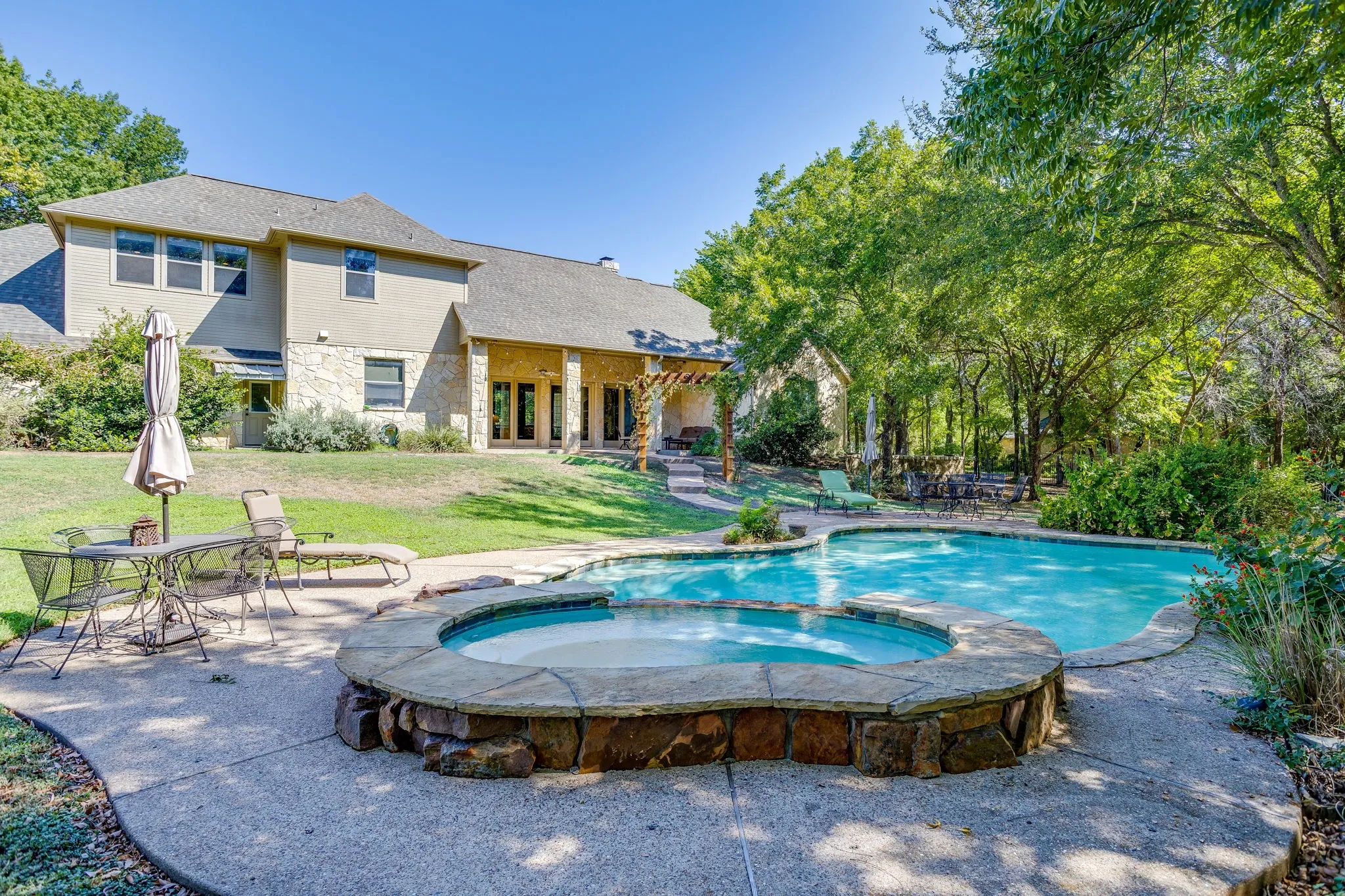Single Family Residence For Sale in Parker County , 392 Creek Bend Drive, Aledo, Texas 76008, 4 Bedroom, 4 Bathroom, 3 Garage spaces, 3,997 Sqft, built in 2002, mls#21368243, Real Estate Agent in Aledo, Homes For Sale in Parker county, Homes For Sale in Aledo, Realtor in Aledo Texas, Real Estate Brokerage Independent Realty Texas, Luminita Cordes Realtor