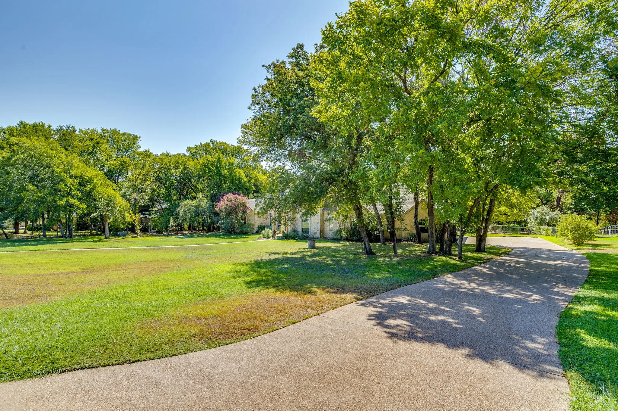 Single Family Residence For Sale in Parker County , 392 Creek Bend Drive, Aledo, Texas 76008, 4 Bedroom, 4 Bathroom, 3 Garage spaces, 3,997 Sqft, built in 2002, mls#21368243, Real Estate Agent in Aledo, Homes For Sale in Parker county, Homes For Sale in Aledo, Realtor in Aledo Texas, Real Estate Brokerage Independent Realty Texas, Luminita Cordes Realtor