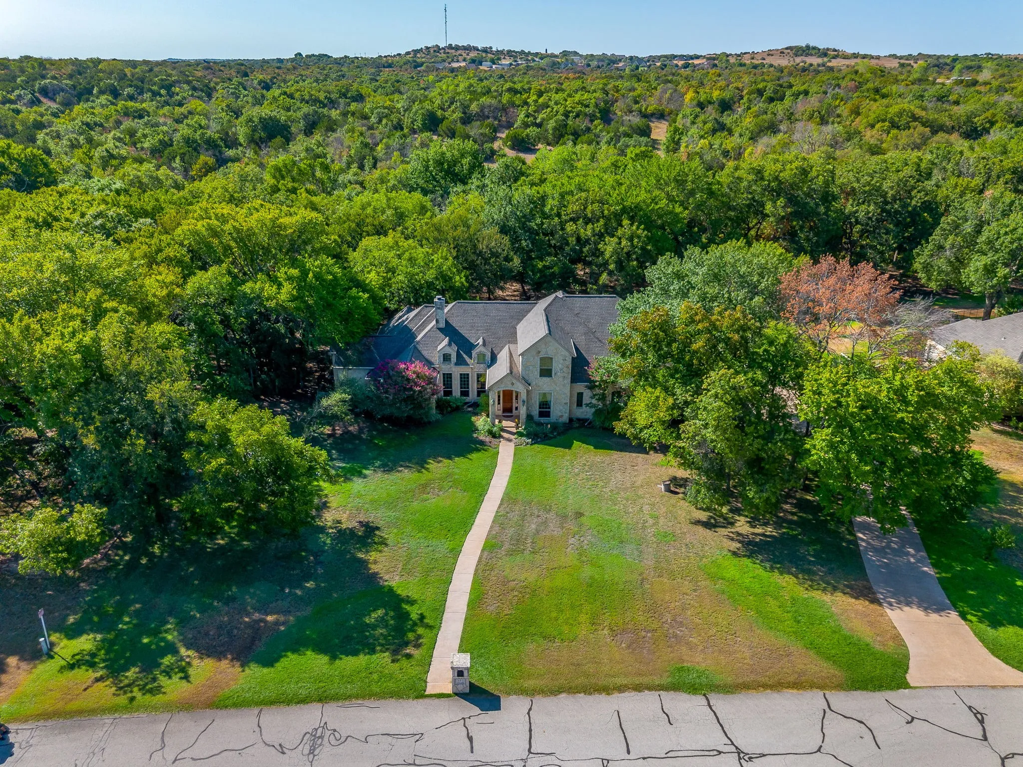 Single Family Residence For Sale in Parker County , 392 Creek Bend Drive, Aledo, Texas 76008, 4 Bedroom, 4 Bathroom, 3 Garage spaces, 3,997 Sqft, built in 2002, mls#21368243, Real Estate Agent in Aledo, Homes For Sale in Parker county, Homes For Sale in Aledo, Realtor in Aledo Texas, Real Estate Brokerage Independent Realty Texas, Luminita Cordes Realtor