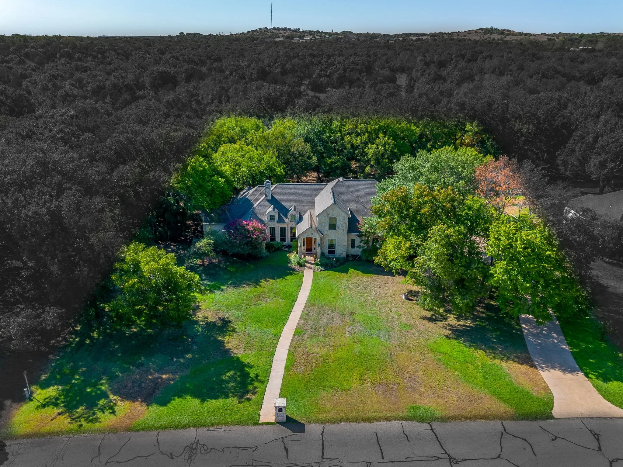Single Family Residence For Sale in Parker County , 392 Creek Bend Drive, Aledo, Texas 76008, 4 Bedroom, 4 Bathroom, 3 Garage spaces, 3,997 Sqft, built in 2002, mls#21368243, Real Estate Agent in Aledo, Homes For Sale in Parker county, Homes For Sale in Aledo, Realtor in Aledo Texas, Real Estate Brokerage Independent Realty Texas, Luminita Cordes Realtor