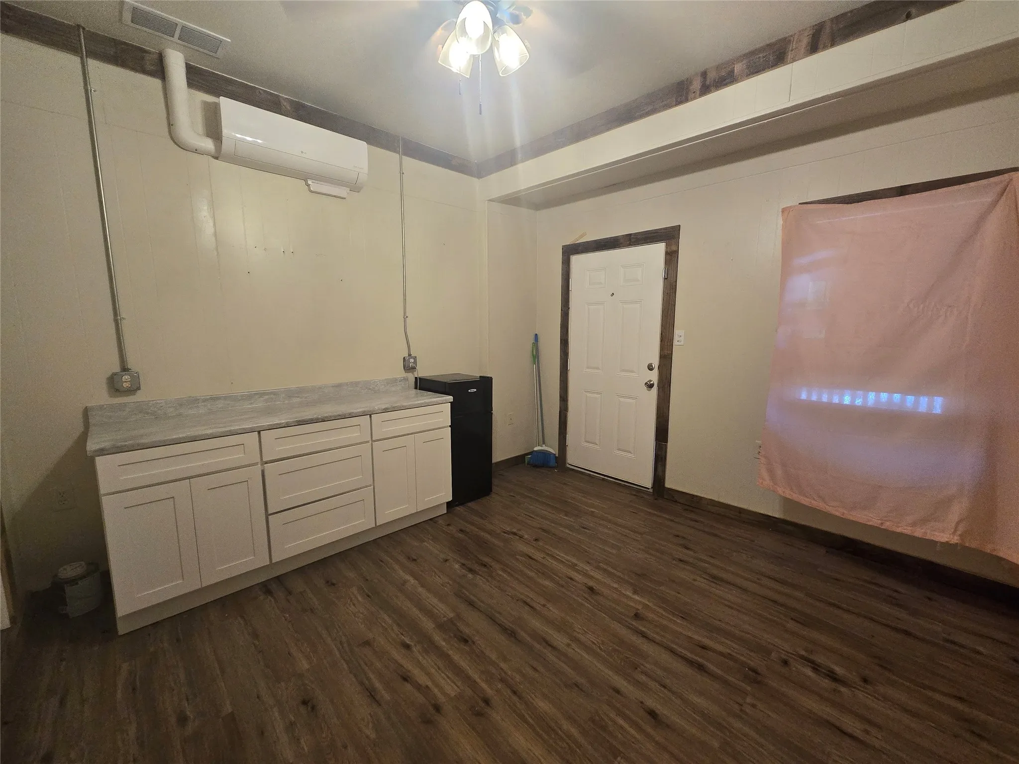 Apartment For Rent in Johnson County , 217 E 3rd Street B, Keene, Texas 76059, 1 Bedroom, 1 Bathroom, Garage spaces, 350 Sqft, built in 1971, mls#21370350, Real Estate Agent in Keene, Homes For Rent in Johnson county, Homes For Rent in Keene, Realtor in Keene Texas, Real Estate Brokerage Independent Realty Texas, Luminita Cordes Realtor