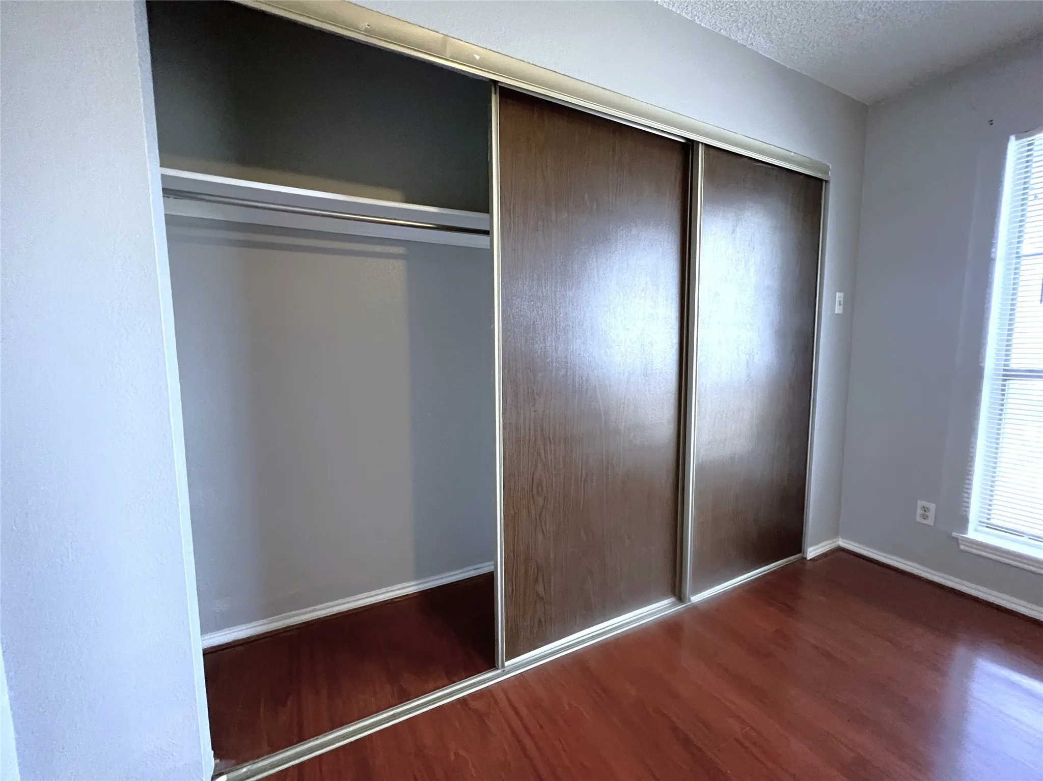Condominium For Sale in Dallas County , 7525 Holly Hill Drive 10, Dallas, Texas 75231, 2 Bedroom, 2 Bathroom, Garage spaces, 1,069 Sqft, built in 1980, mls#21367869, Real Estate Agent in Dallas, Homes For Sale in Dallas county, Homes For Sale in Dallas, Realtor in Dallas Texas, Real Estate Brokerage Independent Realty Texas, Luminita Cordes Realtor