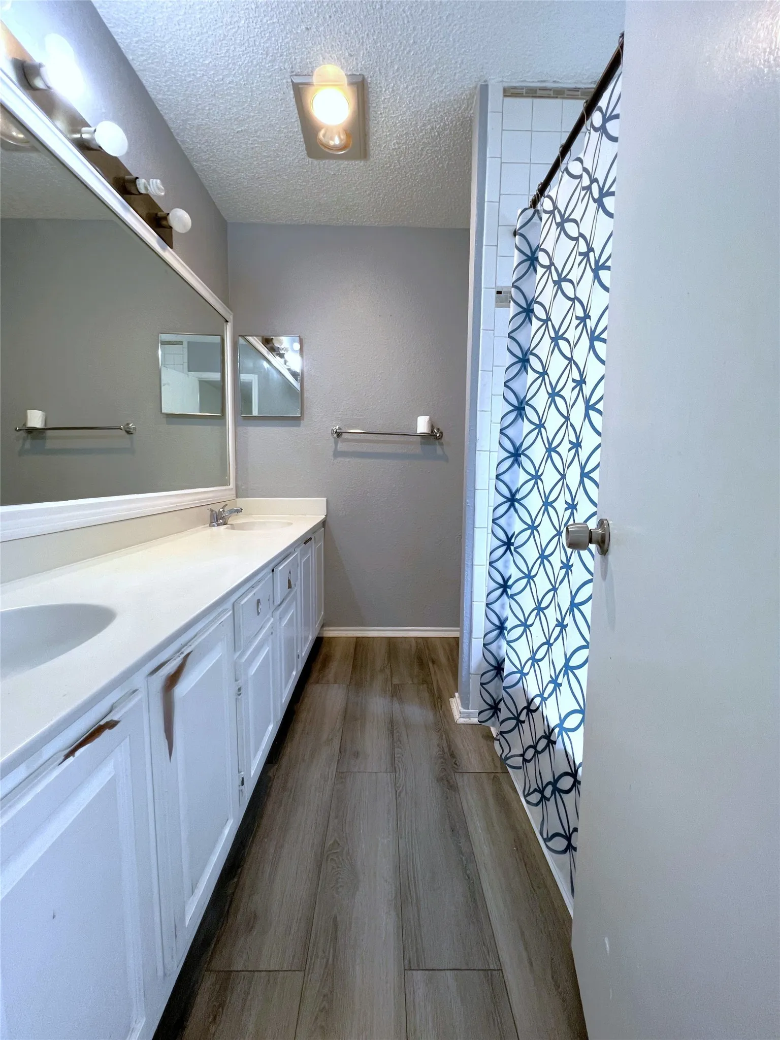 Condominium For Sale in Dallas County , 7525 Holly Hill Drive 10, Dallas, Texas 75231, 2 Bedroom, 2 Bathroom, Garage spaces, 1,069 Sqft, built in 1980, mls#21367869, Real Estate Agent in Dallas, Homes For Sale in Dallas county, Homes For Sale in Dallas, Realtor in Dallas Texas, Real Estate Brokerage Independent Realty Texas, Luminita Cordes Realtor