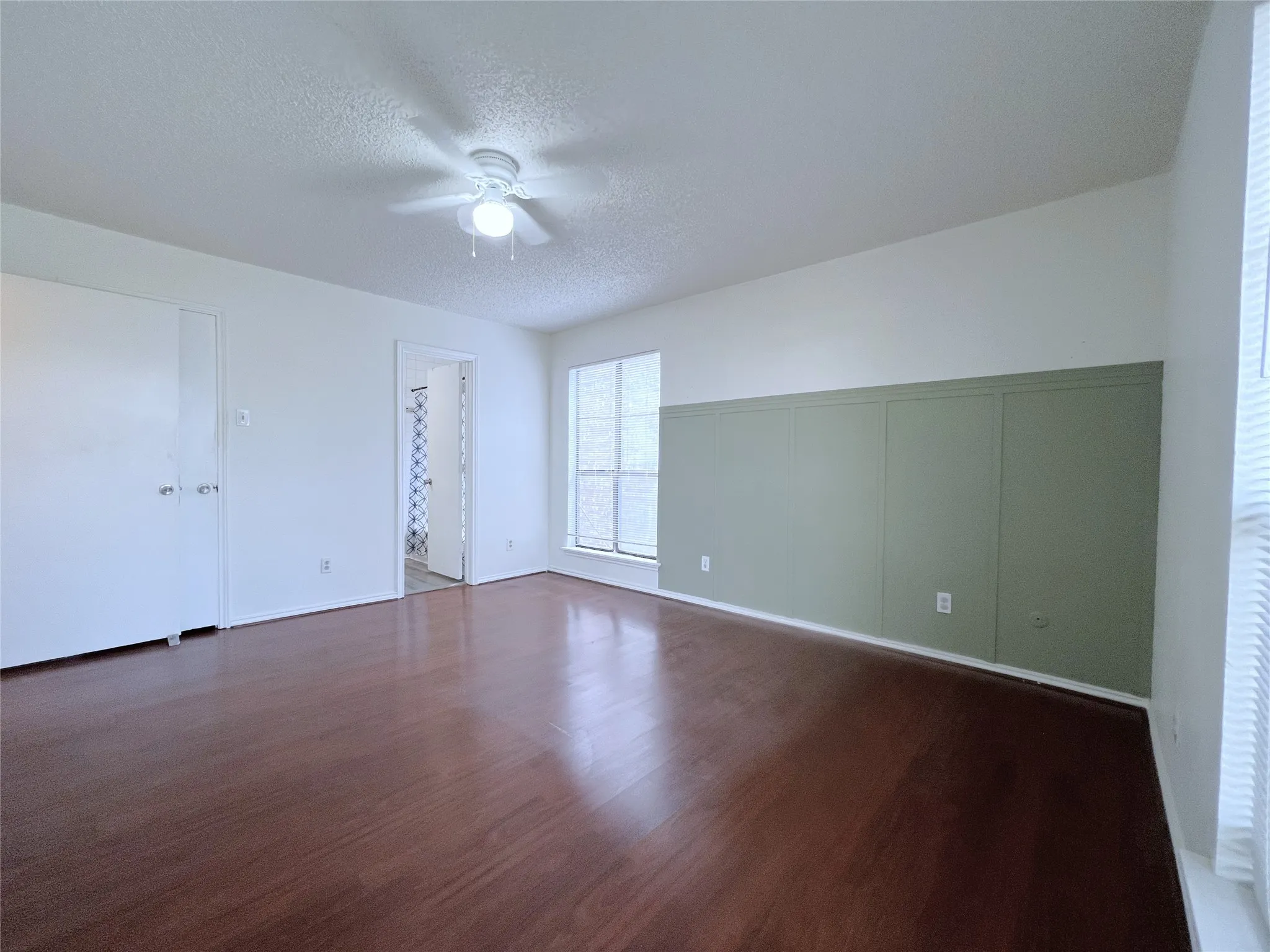 Condominium For Sale in Dallas County , 7525 Holly Hill Drive 10, Dallas, Texas 75231, 2 Bedroom, 2 Bathroom, Garage spaces, 1,069 Sqft, built in 1980, mls#21367869, Real Estate Agent in Dallas, Homes For Sale in Dallas county, Homes For Sale in Dallas, Realtor in Dallas Texas, Real Estate Brokerage Independent Realty Texas, Luminita Cordes Realtor