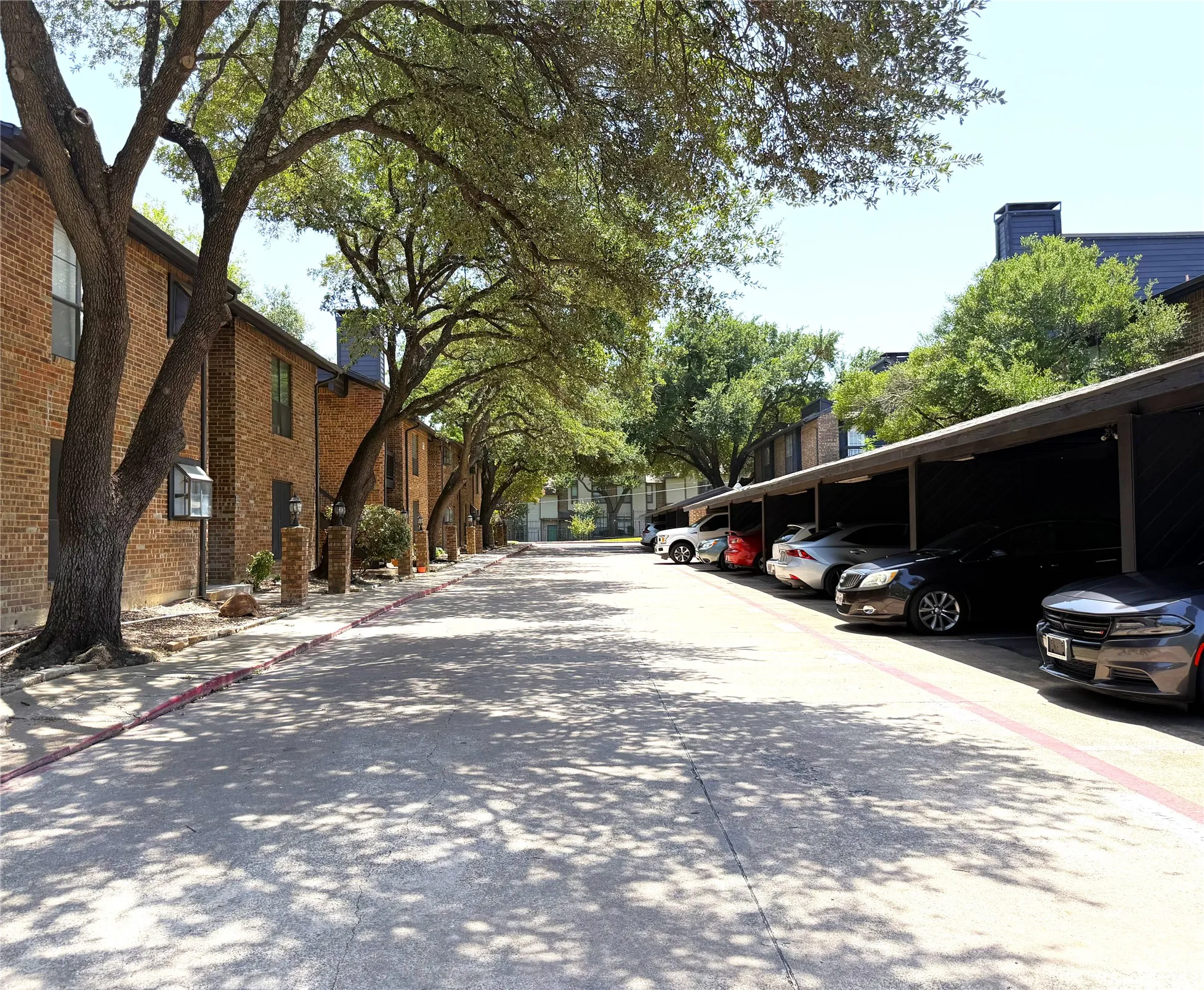 Condominium For Sale in Dallas County , 7525 Holly Hill Drive 10, Dallas, Texas 75231, 2 Bedroom, 2 Bathroom, Garage spaces, 1,069 Sqft, built in 1980, mls#21367869, Real Estate Agent in Dallas, Homes For Sale in Dallas county, Homes For Sale in Dallas, Realtor in Dallas Texas, Real Estate Brokerage Independent Realty Texas, Luminita Cordes Realtor