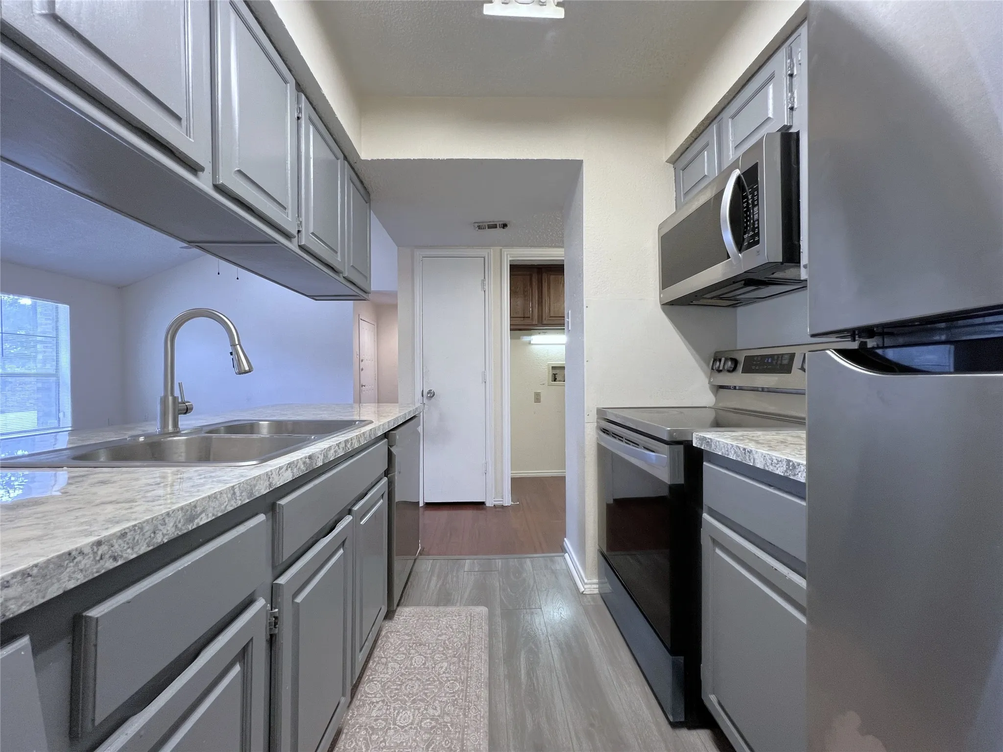 Condominium For Sale in Dallas County , 7525 Holly Hill Drive 10, Dallas, Texas 75231, 2 Bedroom, 2 Bathroom, Garage spaces, 1,069 Sqft, built in 1980, mls#21367869, Real Estate Agent in Dallas, Homes For Sale in Dallas county, Homes For Sale in Dallas, Realtor in Dallas Texas, Real Estate Brokerage Independent Realty Texas, Luminita Cordes Realtor