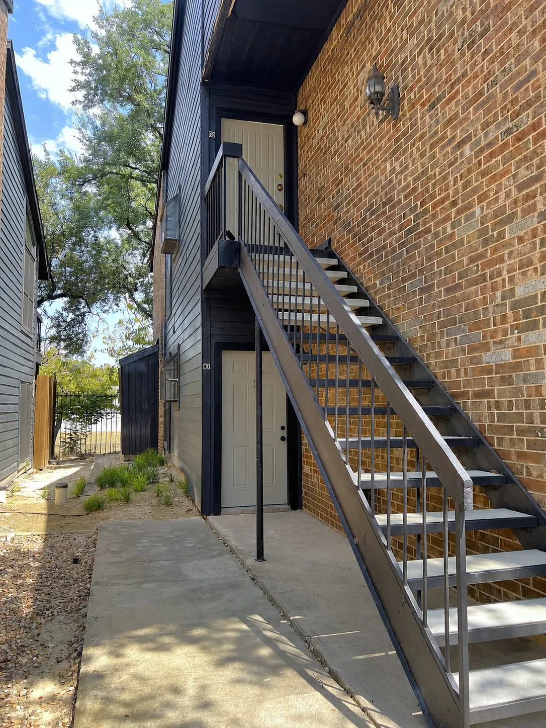 Condominium For Sale in Dallas County , 7525 Holly Hill Drive 10, Dallas, Texas 75231, 2 Bedroom, 2 Bathroom, Garage spaces, 1,069 Sqft, built in 1980, mls#21367869, Real Estate Agent in Dallas, Homes For Sale in Dallas county, Homes For Sale in Dallas, Realtor in Dallas Texas, Real Estate Brokerage Independent Realty Texas, Luminita Cordes Realtor