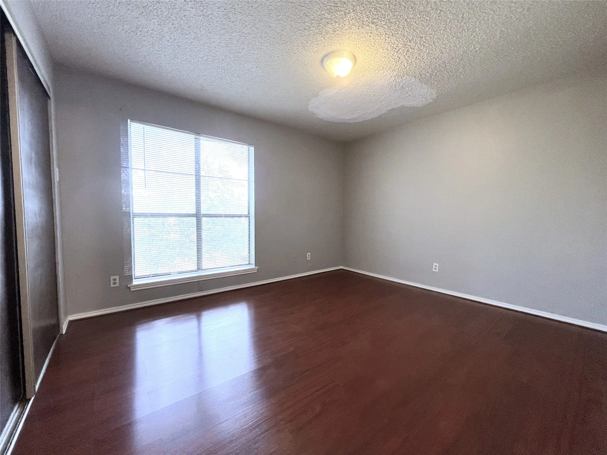 Condominium For Sale in Dallas County , 7525 Holly Hill Drive 10, Dallas, Texas 75231, 2 Bedroom, 2 Bathroom, Garage spaces, 1,069 Sqft, built in 1980, mls#21367869, Real Estate Agent in Dallas, Homes For Sale in Dallas county, Homes For Sale in Dallas, Realtor in Dallas Texas, Real Estate Brokerage Independent Realty Texas, Luminita Cordes Realtor