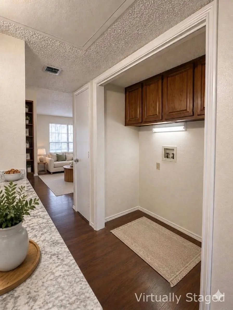 Condominium For Sale in Dallas County , 7525 Holly Hill Drive 10, Dallas, Texas 75231, 2 Bedroom, 2 Bathroom, Garage spaces, 1,069 Sqft, built in 1980, mls#21367869, Real Estate Agent in Dallas, Homes For Sale in Dallas county, Homes For Sale in Dallas, Realtor in Dallas Texas, Real Estate Brokerage Independent Realty Texas, Luminita Cordes Realtor
