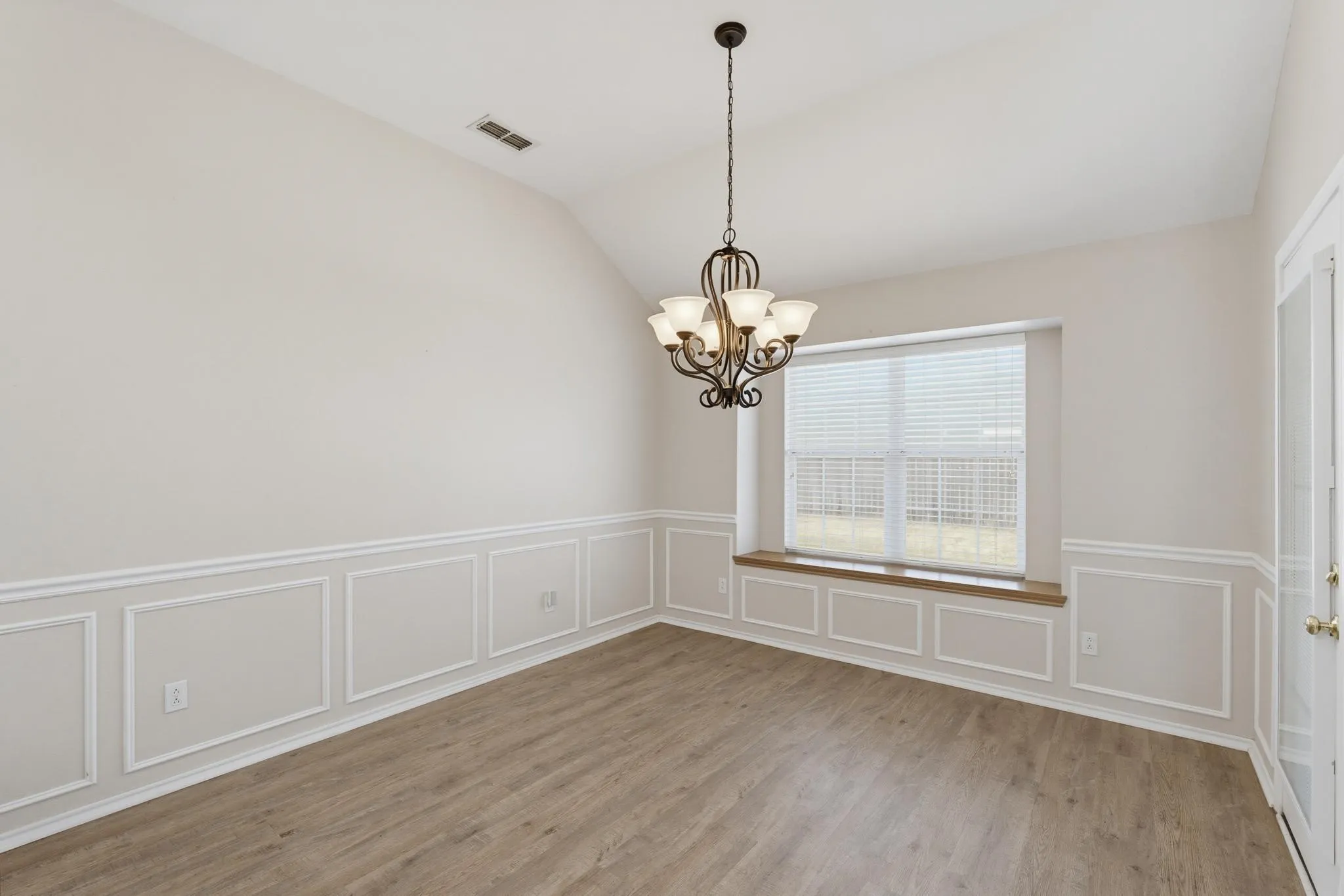 Single Family Residence For Sale in Taylor County , 6518 Todd Run, Abilene, Texas 79606, 4 Bedroom, 2 Bathroom, 2 Garage spaces, 1,928 Sqft, built in 2000, mls#21368276, Real Estate Agent in Abilene, Homes For Sale in Taylor county, Homes For Sale in Abilene, Realtor in Abilene Texas, Real Estate Brokerage Independent Realty Texas, Luminita Cordes Realtor