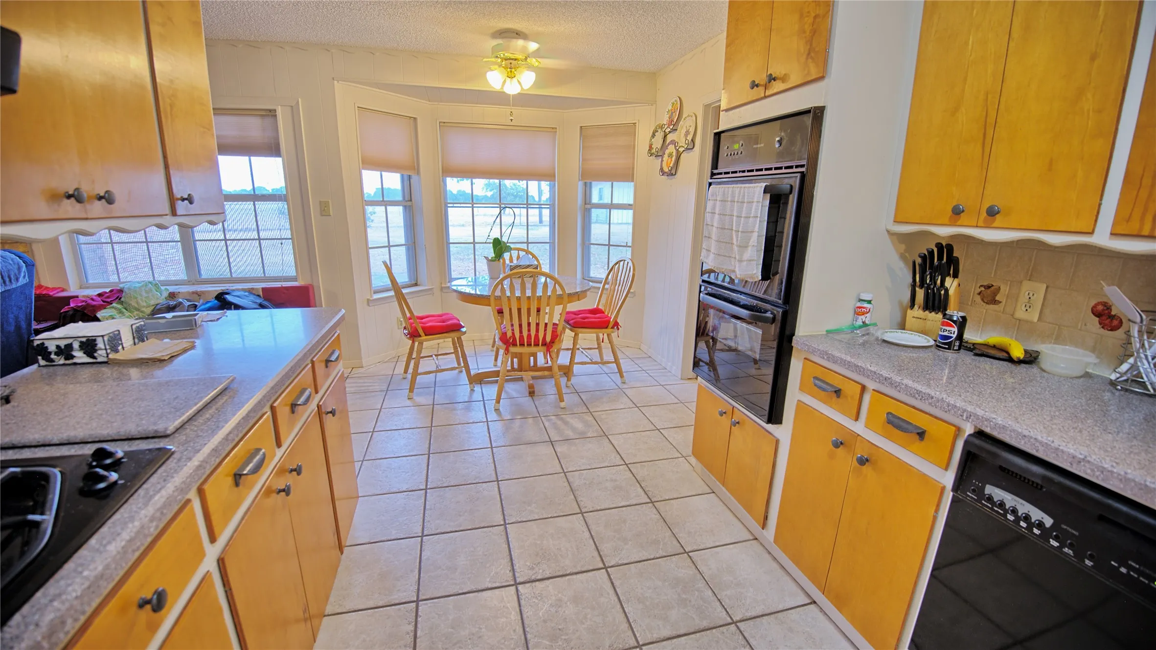 Single Family Residence For Sale in Montague County , 437 Jakes Road, Bowie, Texas 76230, 3 Bedroom, 2 Bathroom, 2 Garage spaces, 1,781 Sqft, built in 1976, mls#21371170, Real Estate Agent in Bowie, Homes For Sale in Montague county, Homes For Sale in Bowie, Realtor in Bowie Texas, Real Estate Brokerage Independent Realty Texas, Luminita Cordes Realtor
