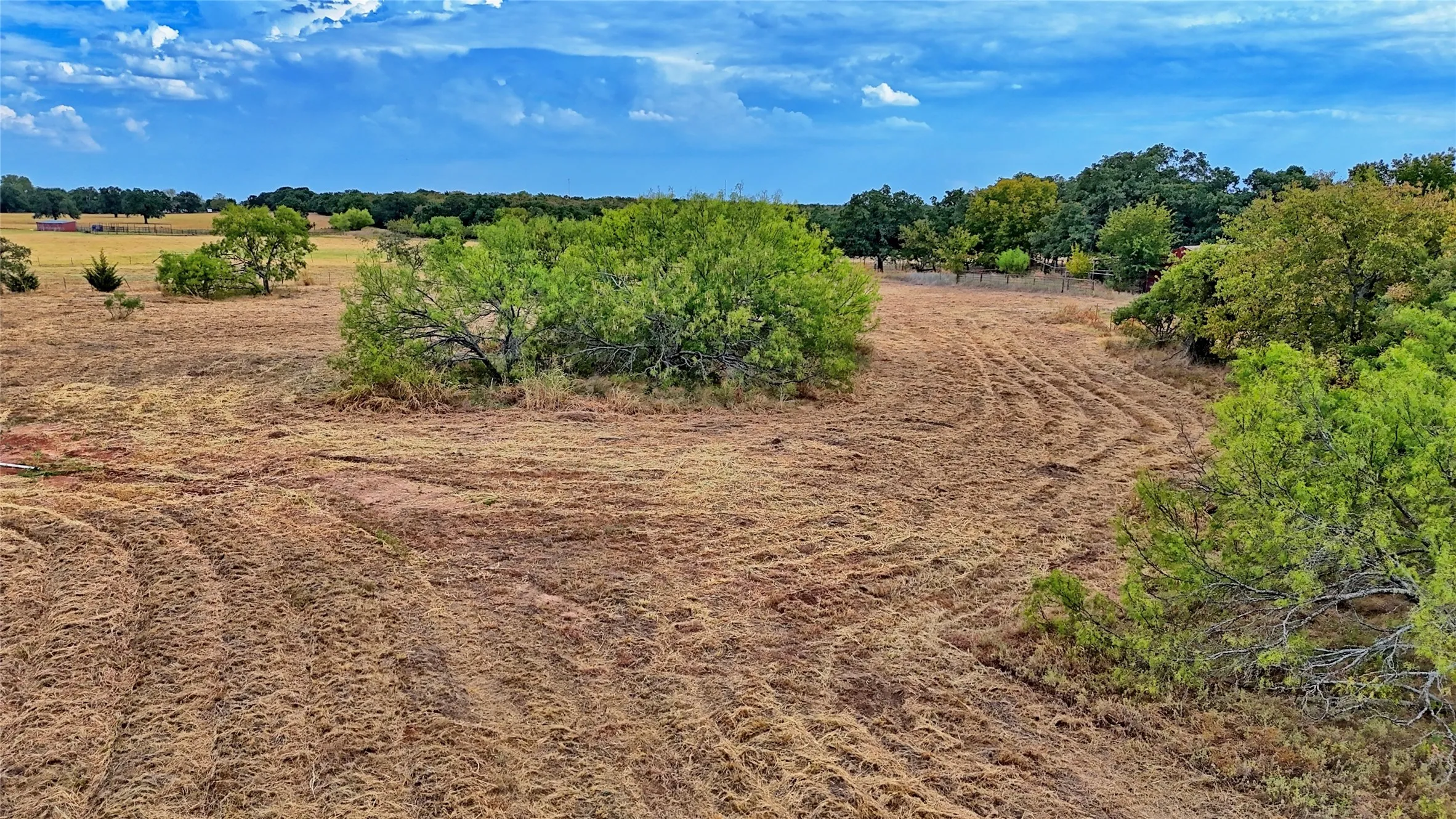 Single Family Residence For Sale in Montague County , 437 Jakes Road, Bowie, Texas 76230, 3 Bedroom, 2 Bathroom, 2 Garage spaces, 1,781 Sqft, built in 1976, mls#21371170, Real Estate Agent in Bowie, Homes For Sale in Montague county, Homes For Sale in Bowie, Realtor in Bowie Texas, Real Estate Brokerage Independent Realty Texas, Luminita Cordes Realtor