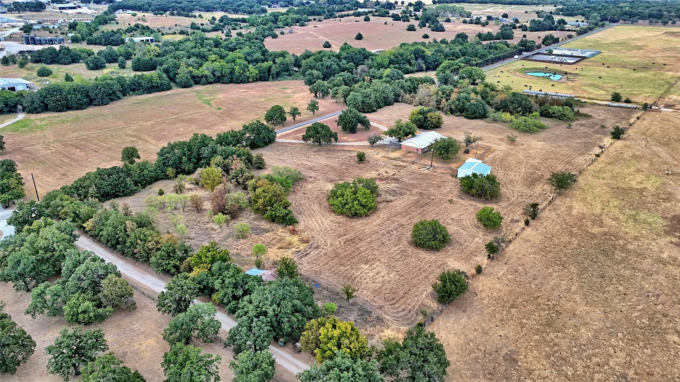 Single Family Residence For Sale in Montague County , 437 Jakes Road, Bowie, Texas 76230, 3 Bedroom, 2 Bathroom, 2 Garage spaces, 1,781 Sqft, built in 1976, mls#21371170, Real Estate Agent in Bowie, Homes For Sale in Montague county, Homes For Sale in Bowie, Realtor in Bowie Texas, Real Estate Brokerage Independent Realty Texas, Luminita Cordes Realtor