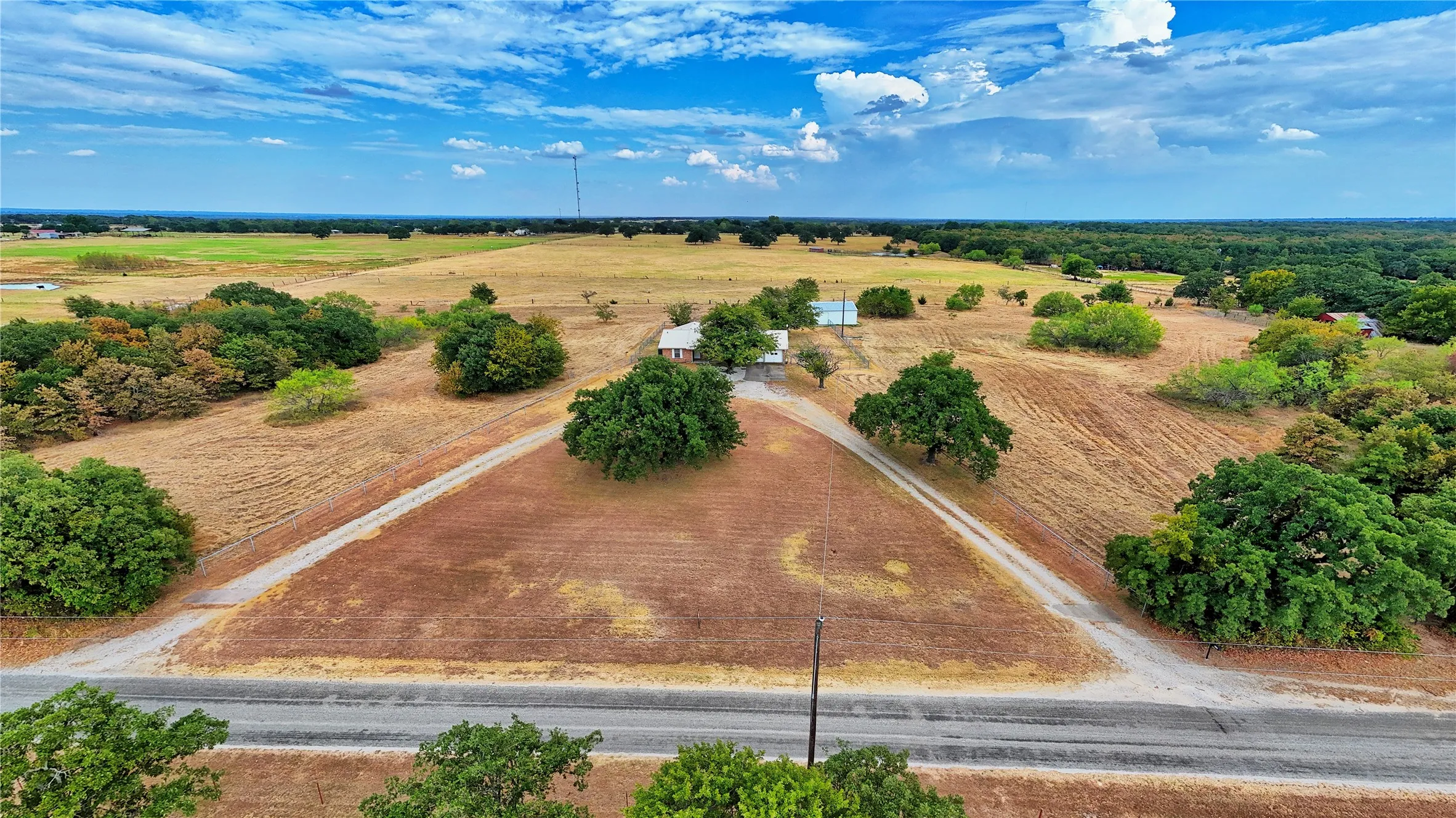 Single Family Residence For Sale in Montague County , 437 Jakes Road, Bowie, Texas 76230, 3 Bedroom, 2 Bathroom, 2 Garage spaces, 1,781 Sqft, built in 1976, mls#21371170, Real Estate Agent in Bowie, Homes For Sale in Montague county, Homes For Sale in Bowie, Realtor in Bowie Texas, Real Estate Brokerage Independent Realty Texas, Luminita Cordes Realtor