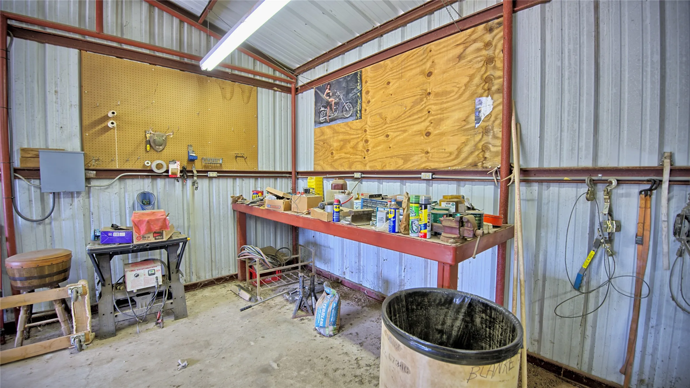 Single Family Residence For Sale in Montague County , 437 Jakes Road, Bowie, Texas 76230, 3 Bedroom, 2 Bathroom, 2 Garage spaces, 1,781 Sqft, built in 1976, mls#21371170, Real Estate Agent in Bowie, Homes For Sale in Montague county, Homes For Sale in Bowie, Realtor in Bowie Texas, Real Estate Brokerage Independent Realty Texas, Luminita Cordes Realtor
