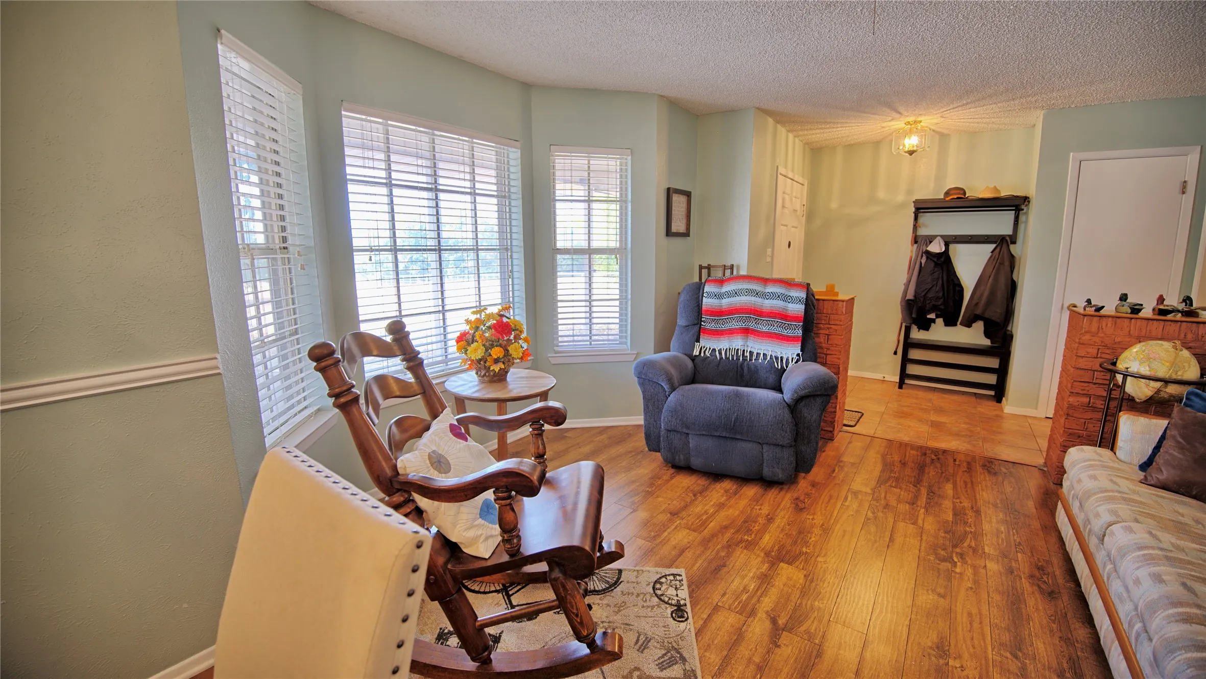 Single Family Residence For Sale in Montague County , 437 Jakes Road, Bowie, Texas 76230, 3 Bedroom, 2 Bathroom, 2 Garage spaces, 1,781 Sqft, built in 1976, mls#21371170, Real Estate Agent in Bowie, Homes For Sale in Montague county, Homes For Sale in Bowie, Realtor in Bowie Texas, Real Estate Brokerage Independent Realty Texas, Luminita Cordes Realtor