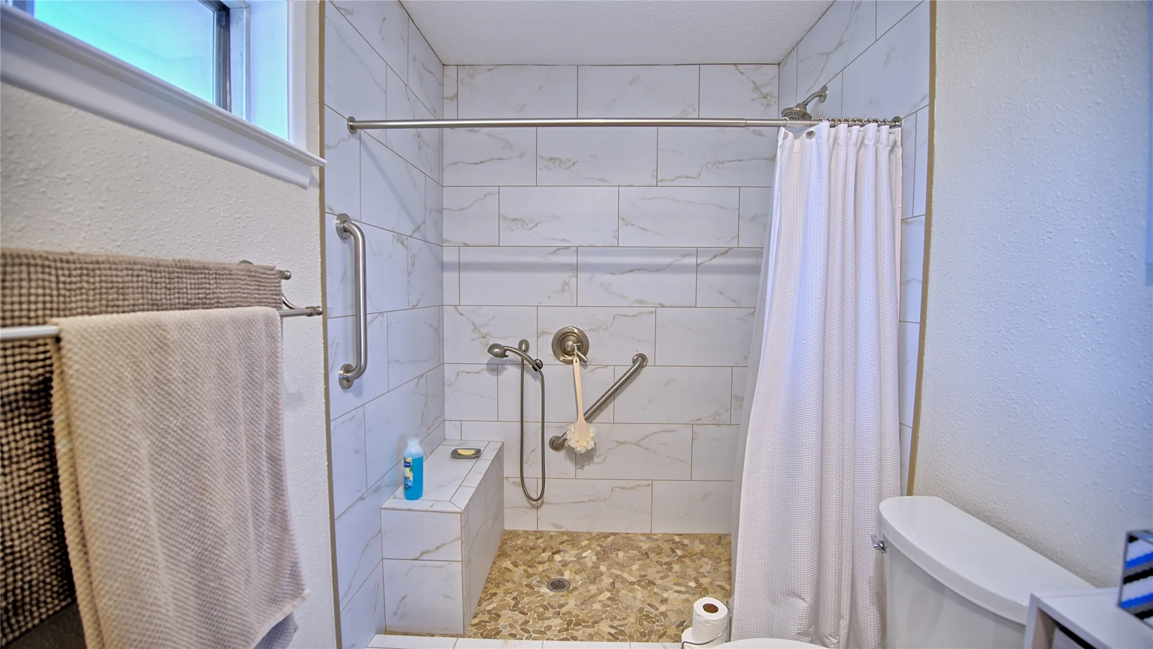 Single Family Residence For Sale in Montague County , 437 Jakes Road, Bowie, Texas 76230, 3 Bedroom, 2 Bathroom, 2 Garage spaces, 1,781 Sqft, built in 1976, mls#21371170, Real Estate Agent in Bowie, Homes For Sale in Montague county, Homes For Sale in Bowie, Realtor in Bowie Texas, Real Estate Brokerage Independent Realty Texas, Luminita Cordes Realtor