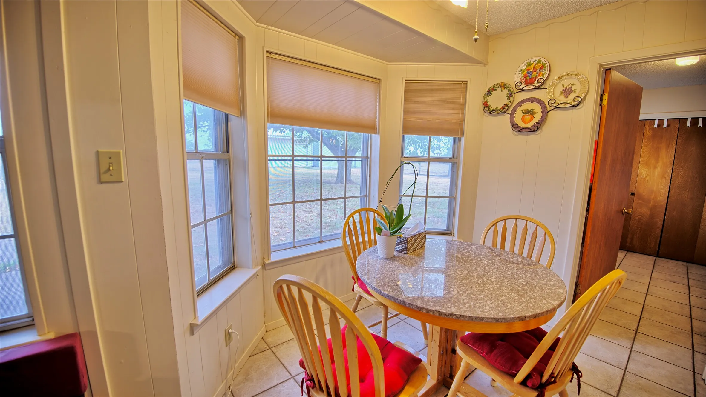Single Family Residence For Sale in Montague County , 437 Jakes Road, Bowie, Texas 76230, 3 Bedroom, 2 Bathroom, 2 Garage spaces, 1,781 Sqft, built in 1976, mls#21371170, Real Estate Agent in Bowie, Homes For Sale in Montague county, Homes For Sale in Bowie, Realtor in Bowie Texas, Real Estate Brokerage Independent Realty Texas, Luminita Cordes Realtor