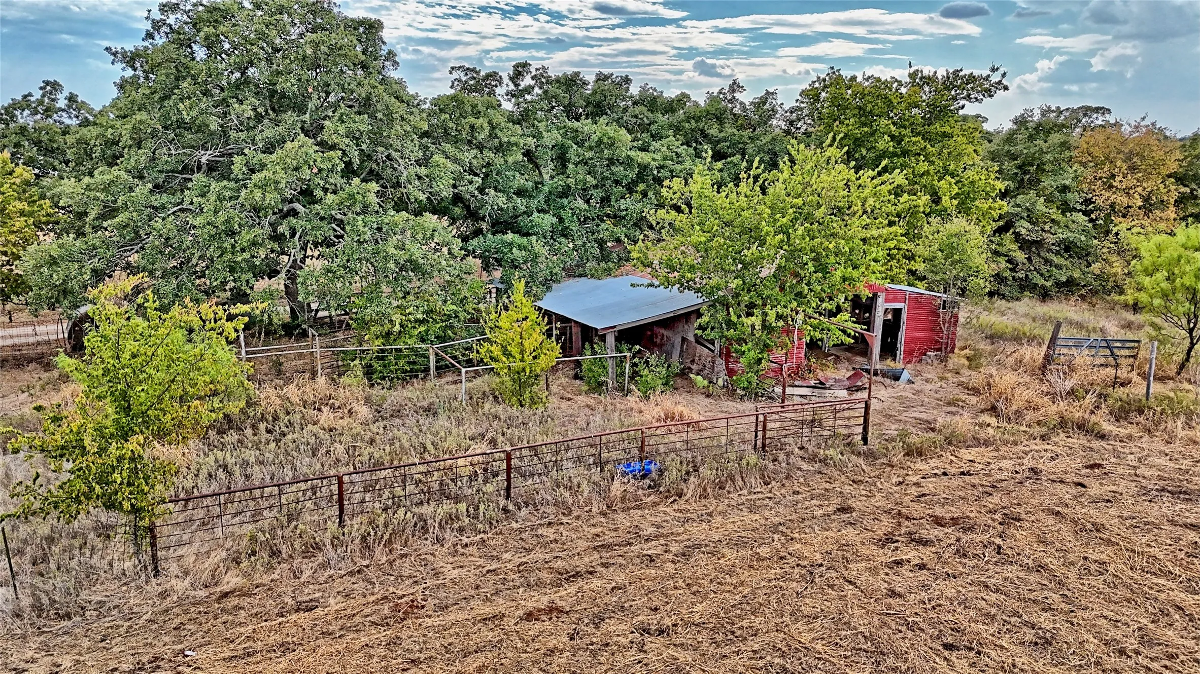 Single Family Residence For Sale in Montague County , 437 Jakes Road, Bowie, Texas 76230, 3 Bedroom, 2 Bathroom, 2 Garage spaces, 1,781 Sqft, built in 1976, mls#21371170, Real Estate Agent in Bowie, Homes For Sale in Montague county, Homes For Sale in Bowie, Realtor in Bowie Texas, Real Estate Brokerage Independent Realty Texas, Luminita Cordes Realtor